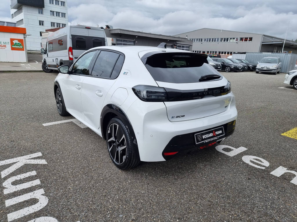 PEUGEOT 208 e-GT-image-8