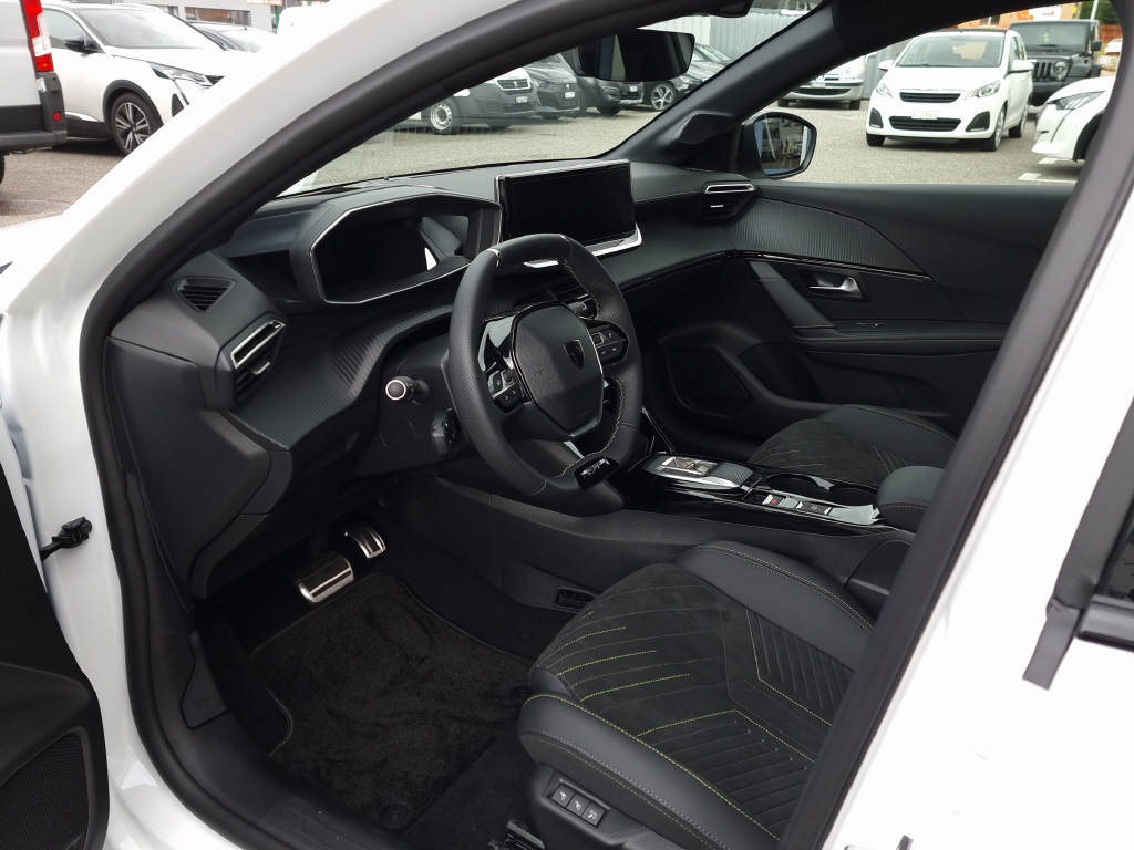 PEUGEOT 208 e-GT-image-4