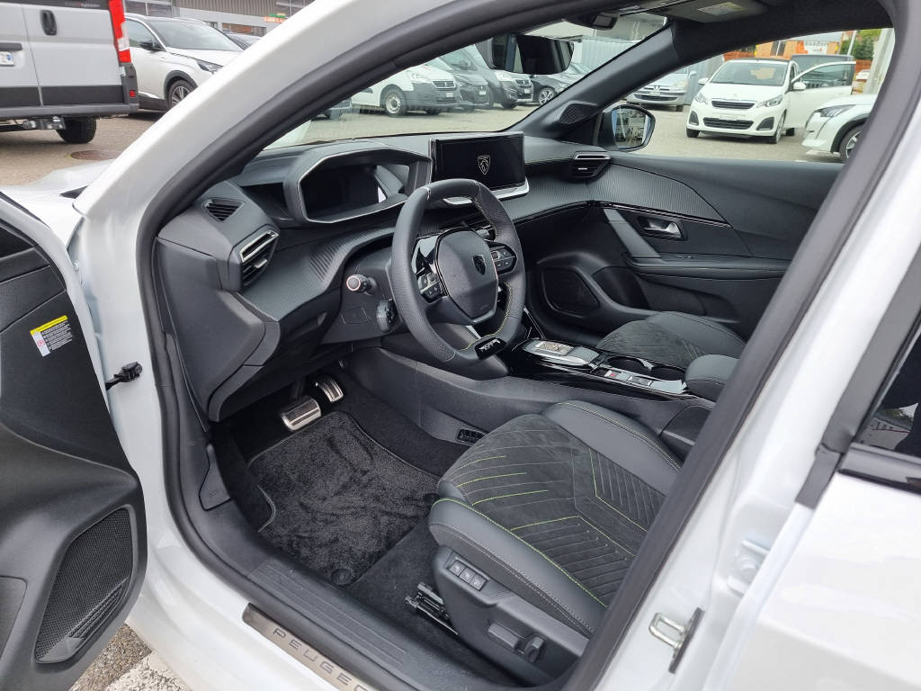PEUGEOT 208 e-GT-image-5