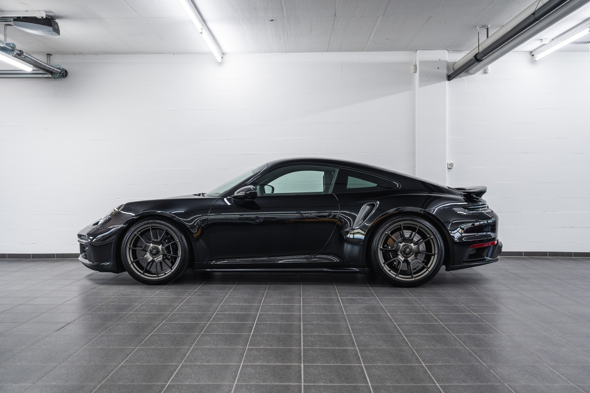 PORSCHE 911 Turbo 50 Jahre-showroom-element-3