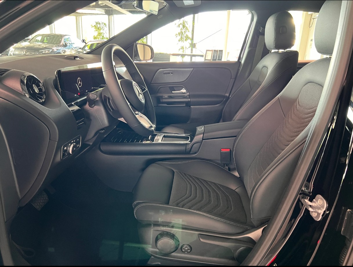 MERCEDES-BENZ GLA 250 e EQ Star 8G-DCT-image-9
