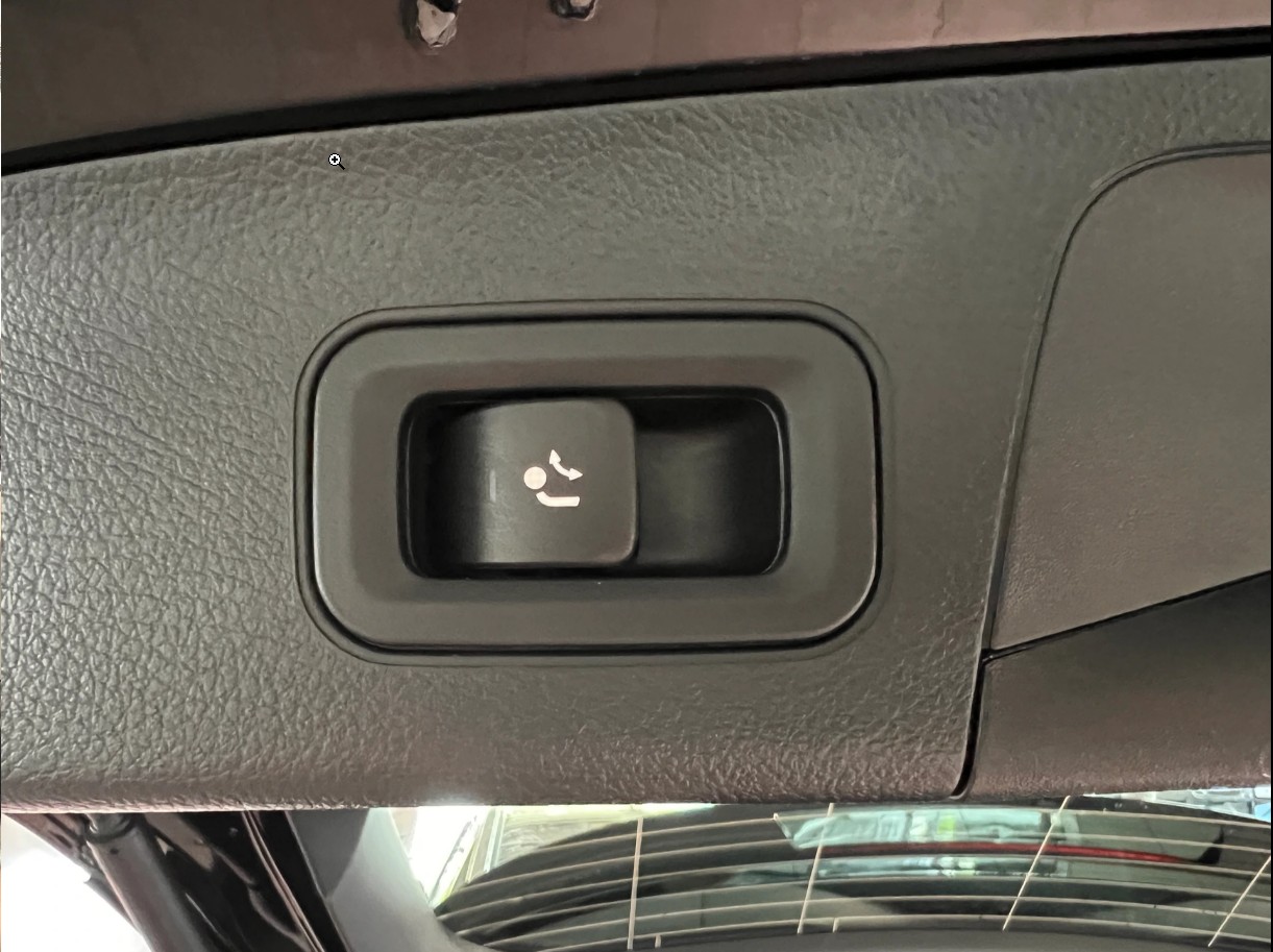 MERCEDES-BENZ GLA 250 e EQ Star 8G-DCT-image-7