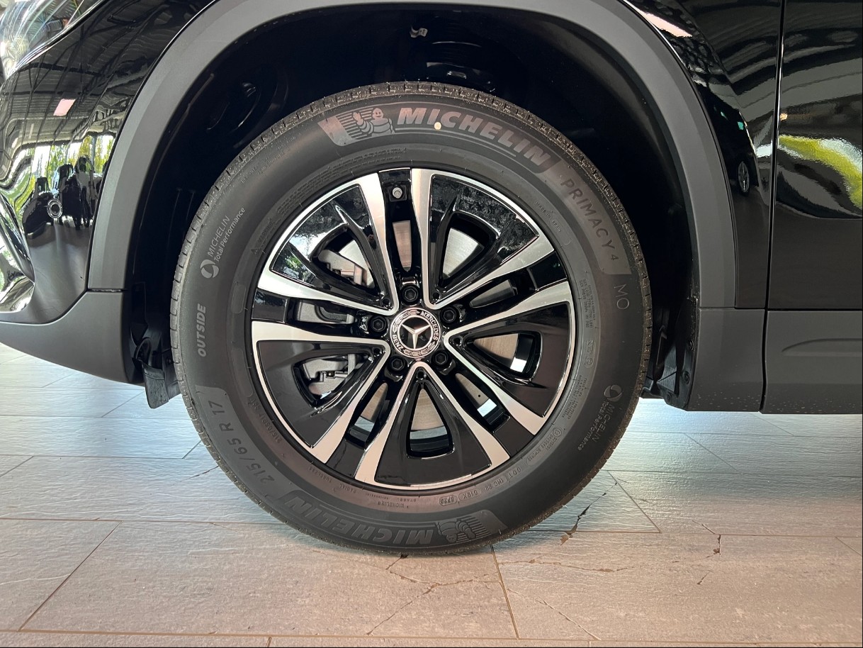 MERCEDES-BENZ GLA 250 e EQ Star 8G-DCT-image-5