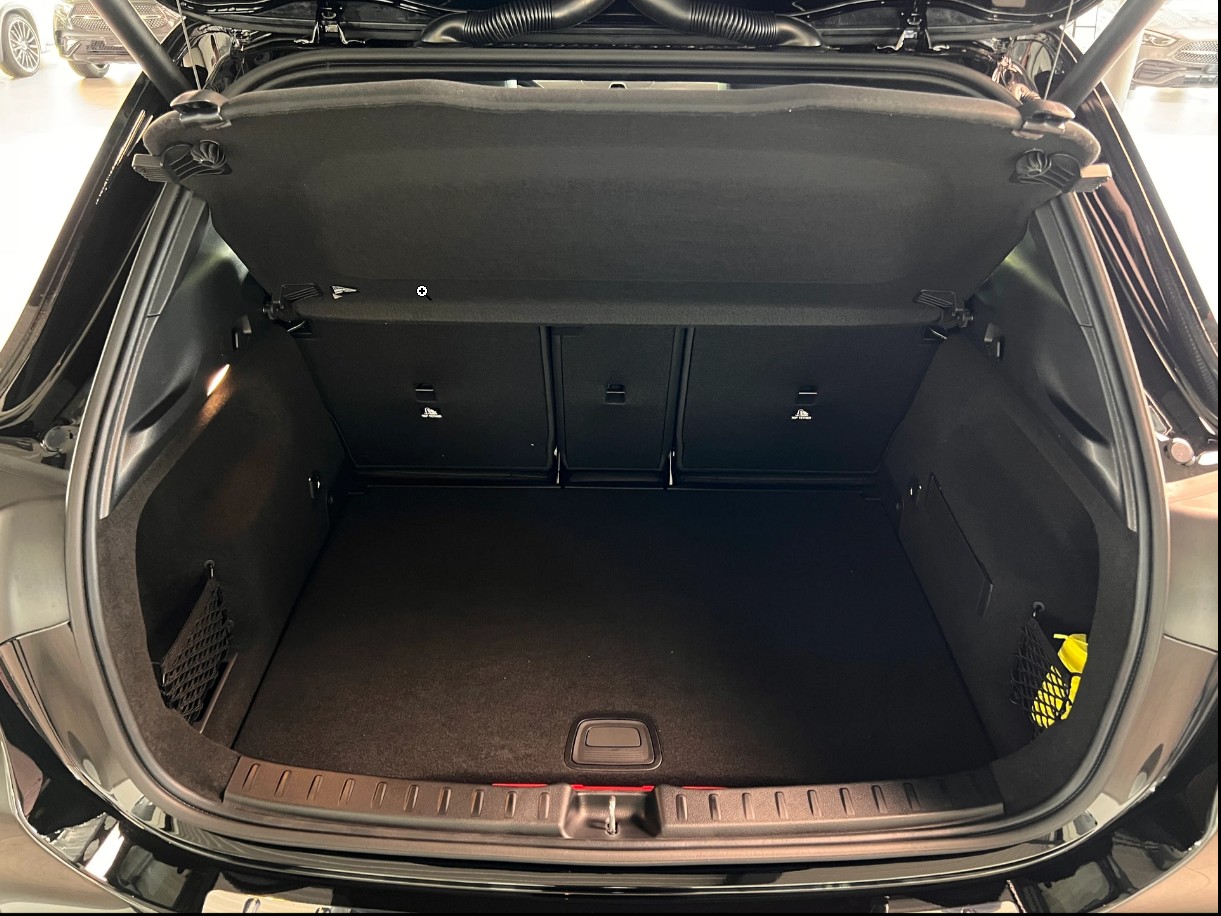 MERCEDES-BENZ GLA 250 e EQ Star 8G-DCT-image-6