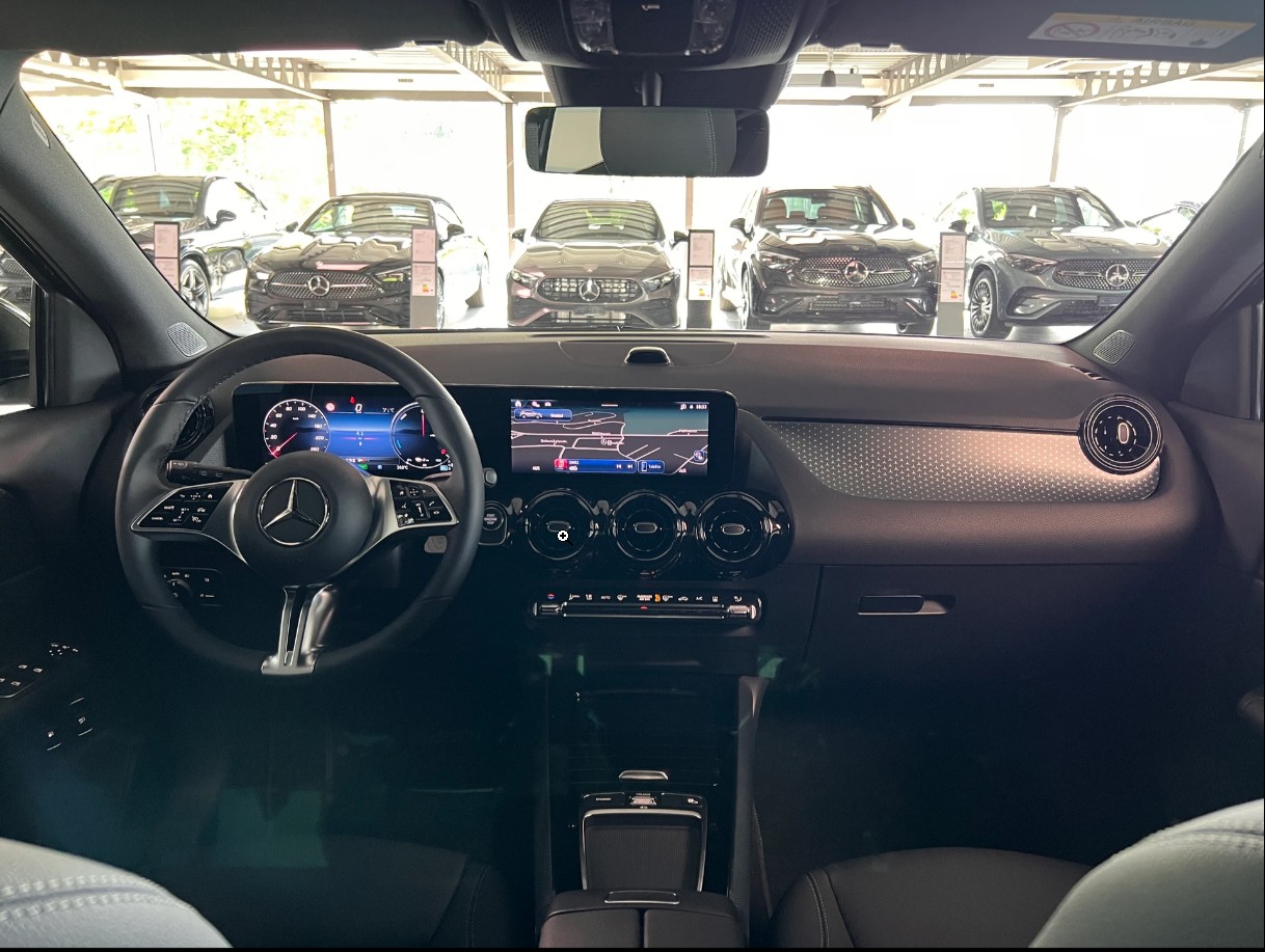 MERCEDES-BENZ GLA 250 e EQ Star 8G-DCT-image-11
