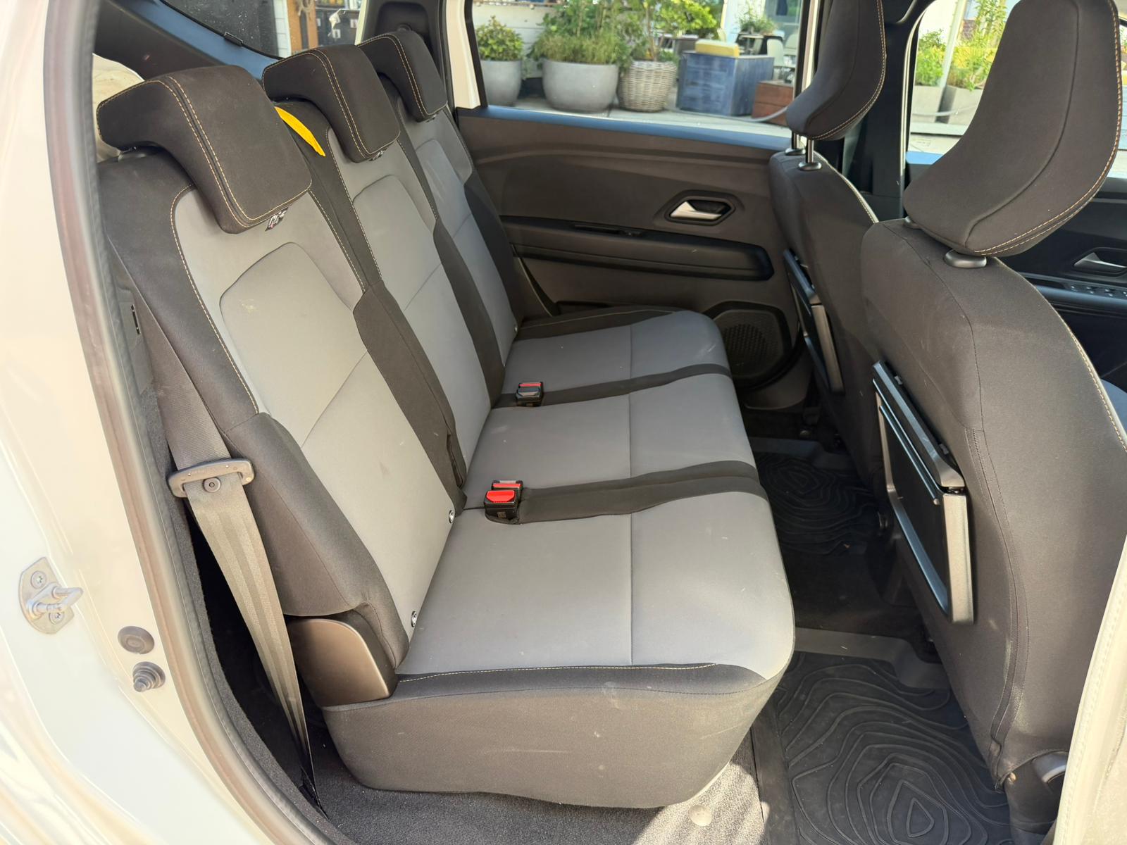 DACIA Jogger HEV 140 Extreme-image-12