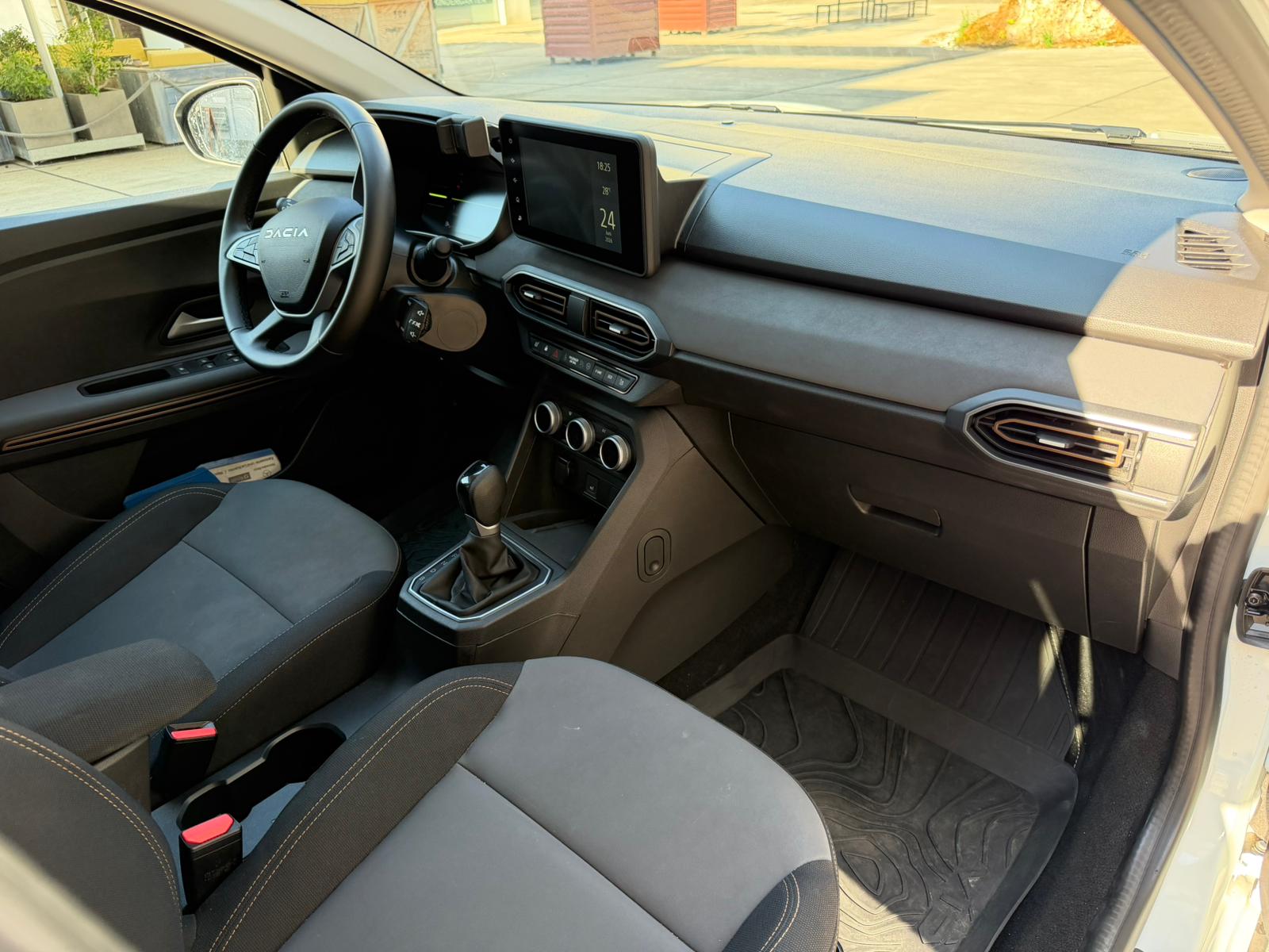 DACIA Jogger HEV 140 Extreme-image-15