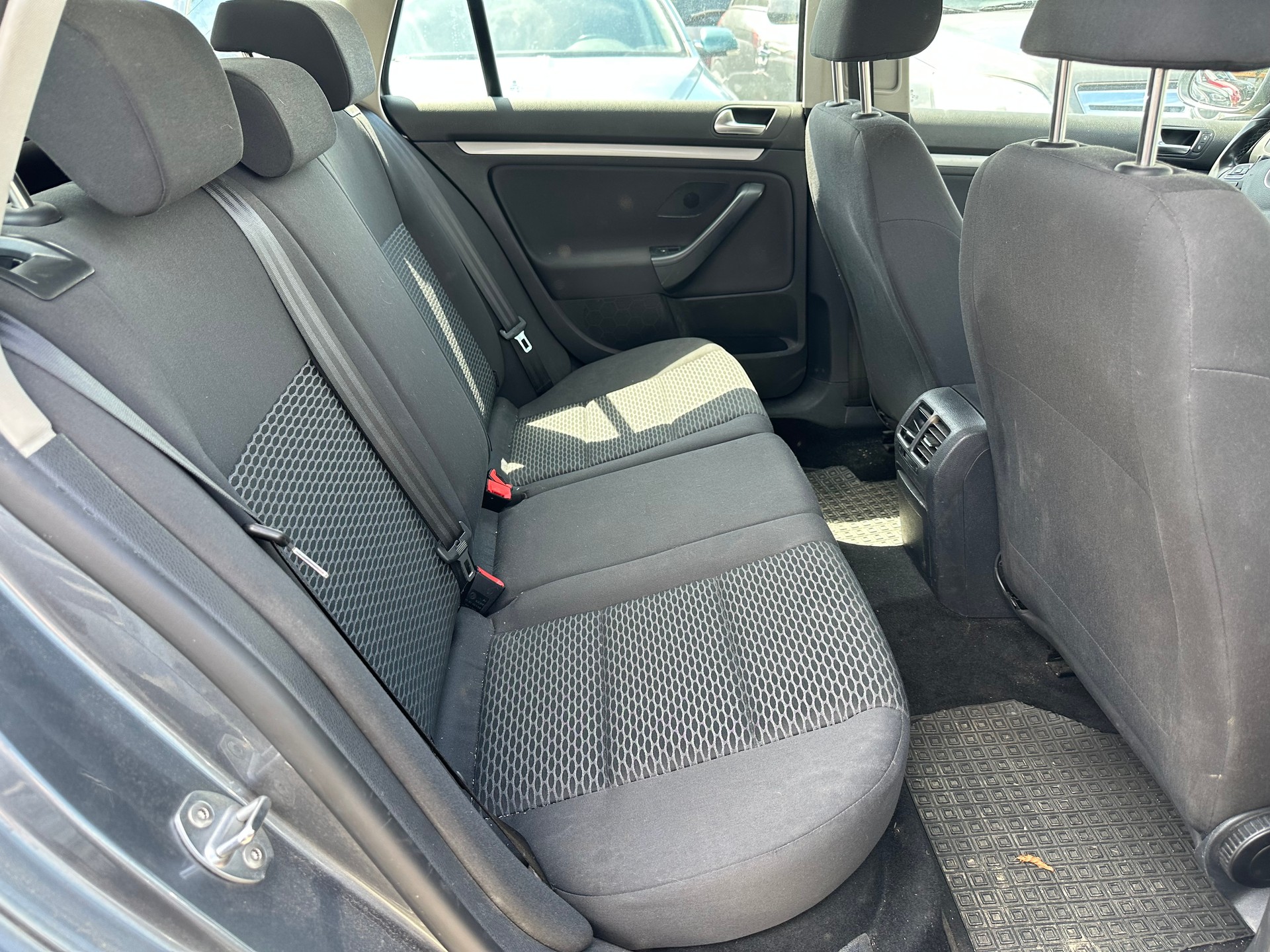 VW Golf Variant 1.6 TDI Comfortline 4Motion-image-6