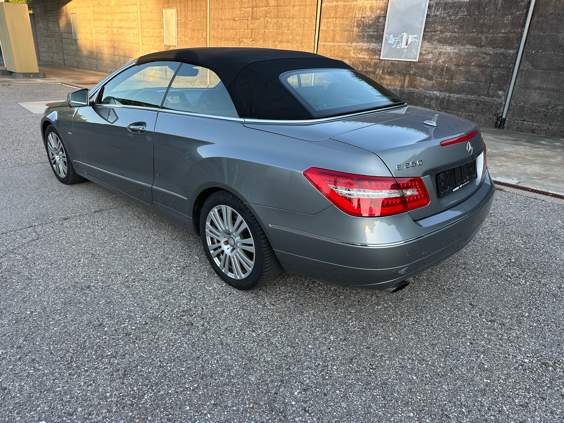 MERCEDES-BENZ E 250 CGI BlueEfficiency Automatic-image-9