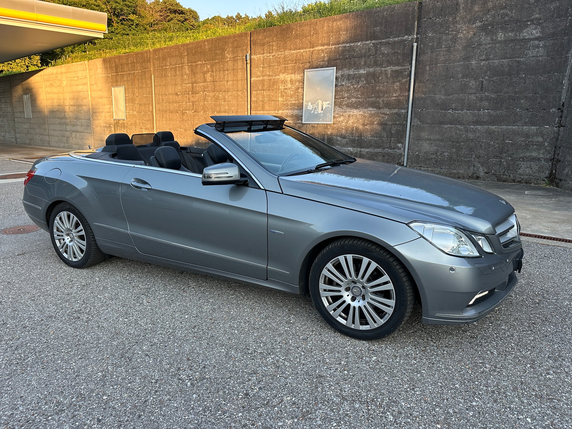 MERCEDES-BENZ E 250 CGI BlueEfficiency Automatic-image-3