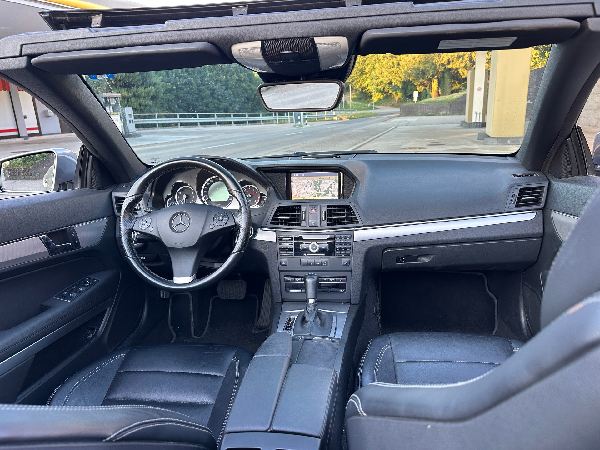 MERCEDES-BENZ E 250 CGI BlueEfficiency Automatic-image-11