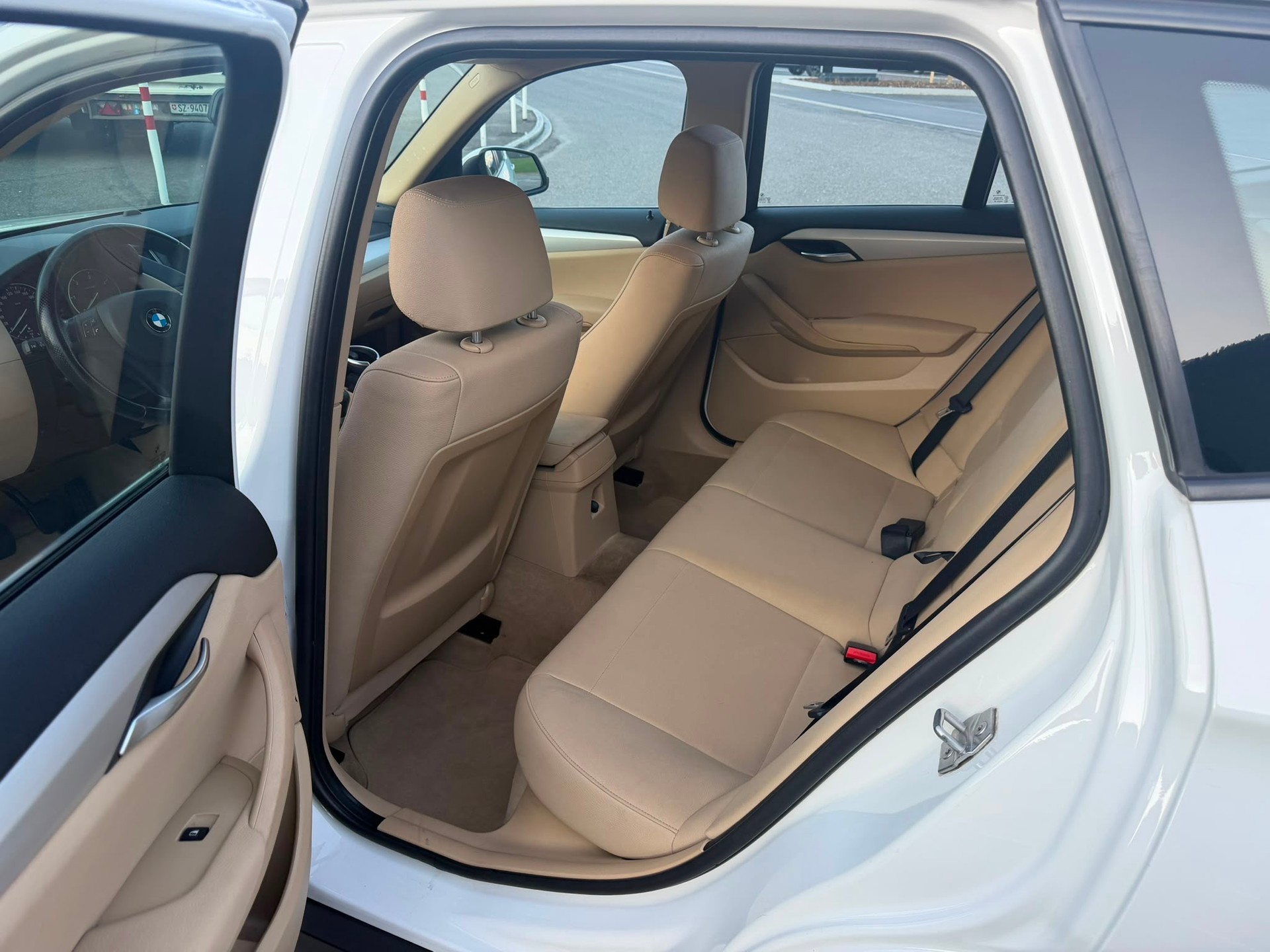 BMW X1 xDrive 18d-image-6