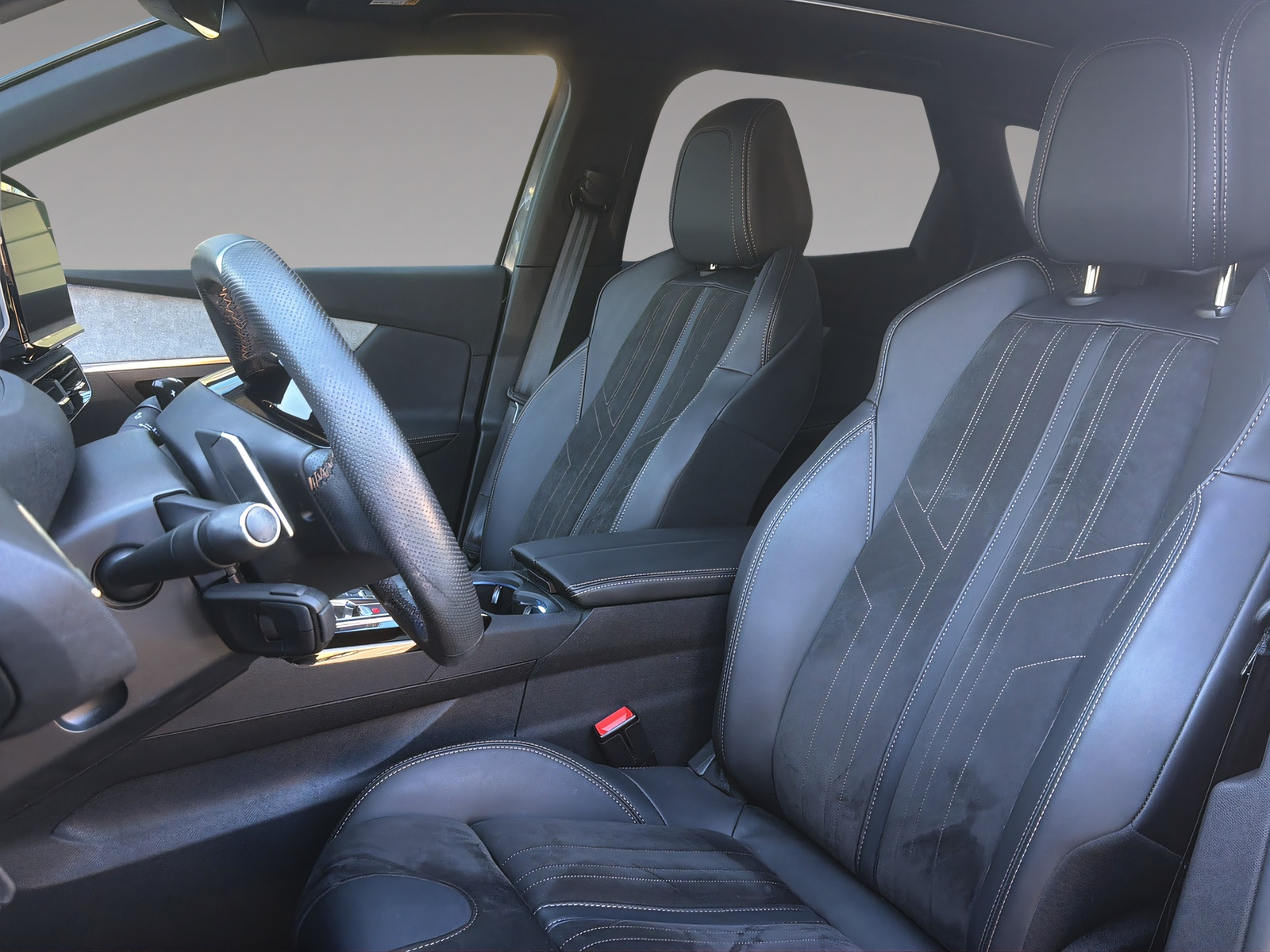 PEUGEOT 3008 1.2 PureTech GT Pack EAT8-image-6