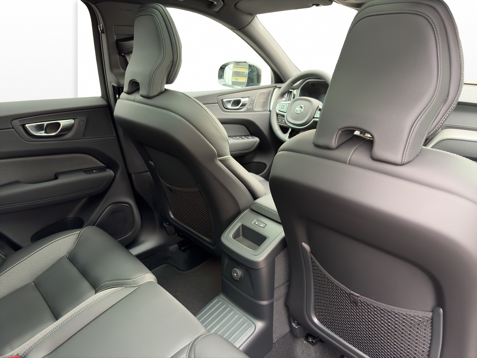 VOLVO XC60 2.0 T6 TE Black Edition eAWD-image-16