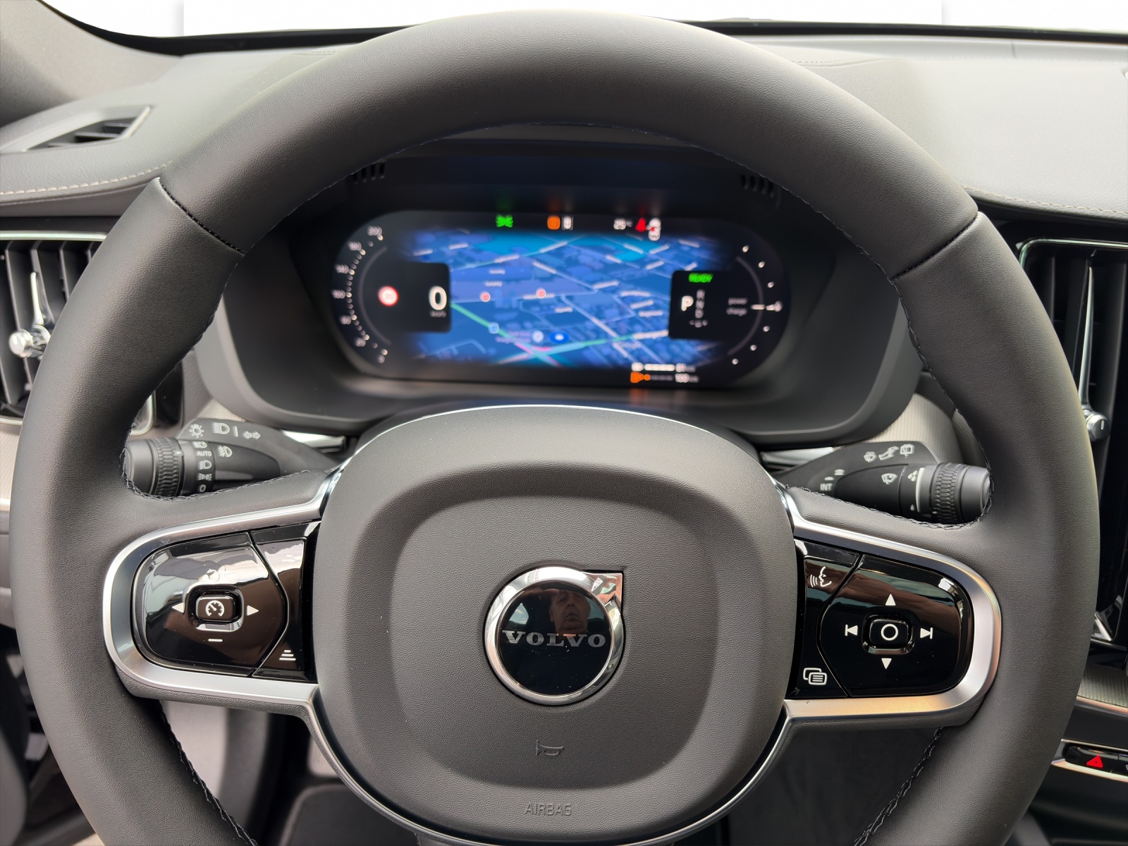 VOLVO XC60 2.0 T6 TE Black Edition eAWD-image-10