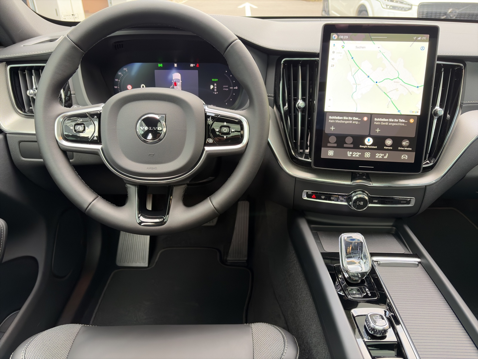 VOLVO XC60 2.0 T6 TE Black Edition eAWD-image-11