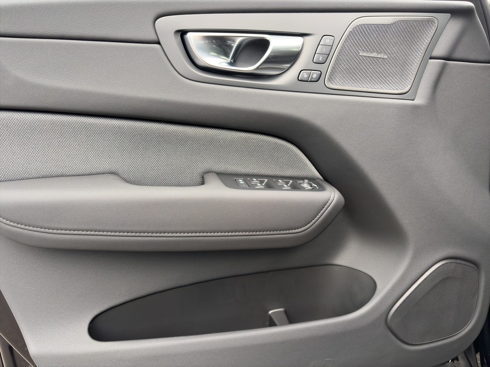 VOLVO XC60 2.0 T6 TE Black Edition eAWD-image-14