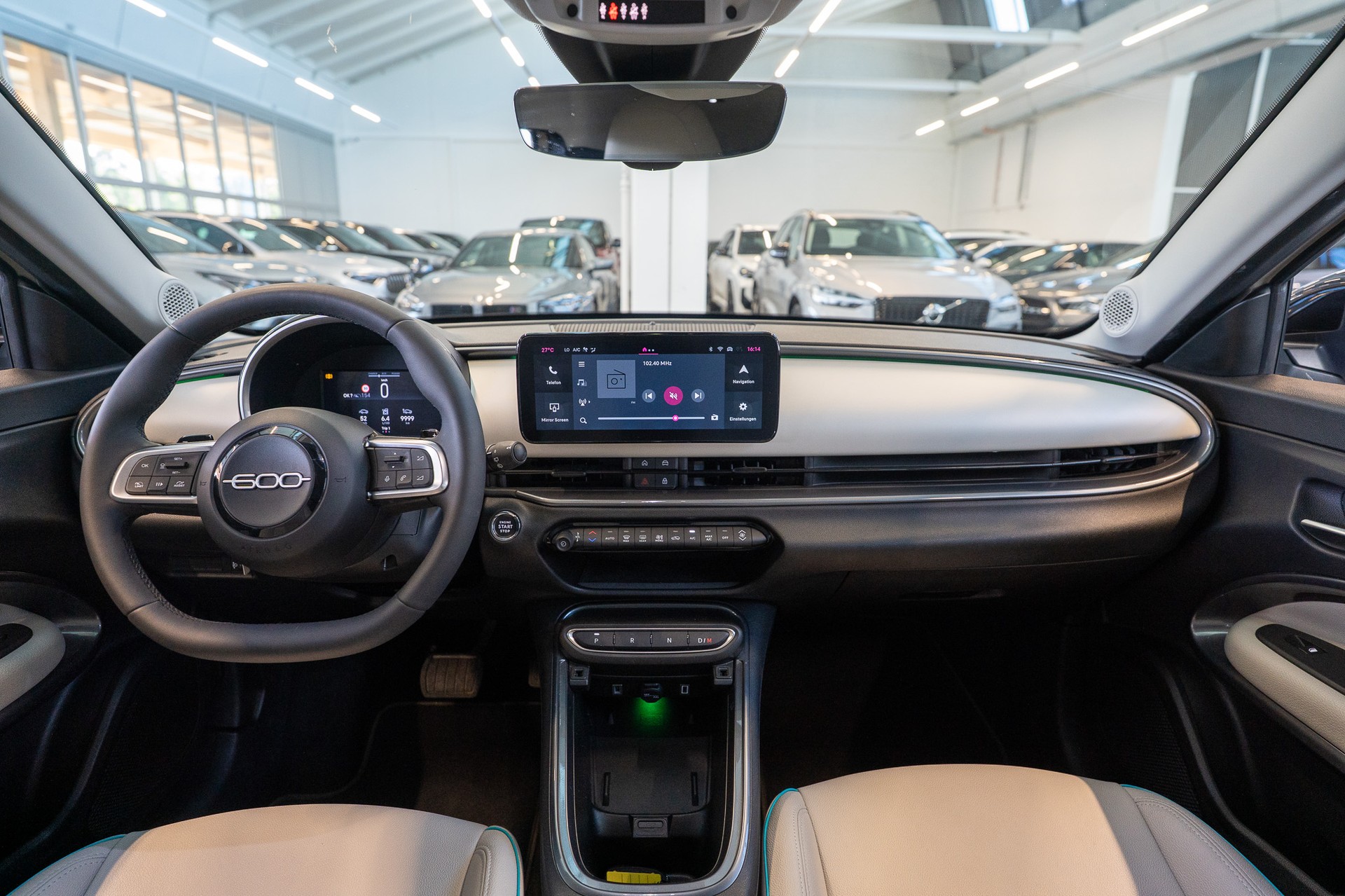 FIAT 600 1.2 Hybrid La Prima / Grigio Cappuccino / Ledersitze / Navi-image-18