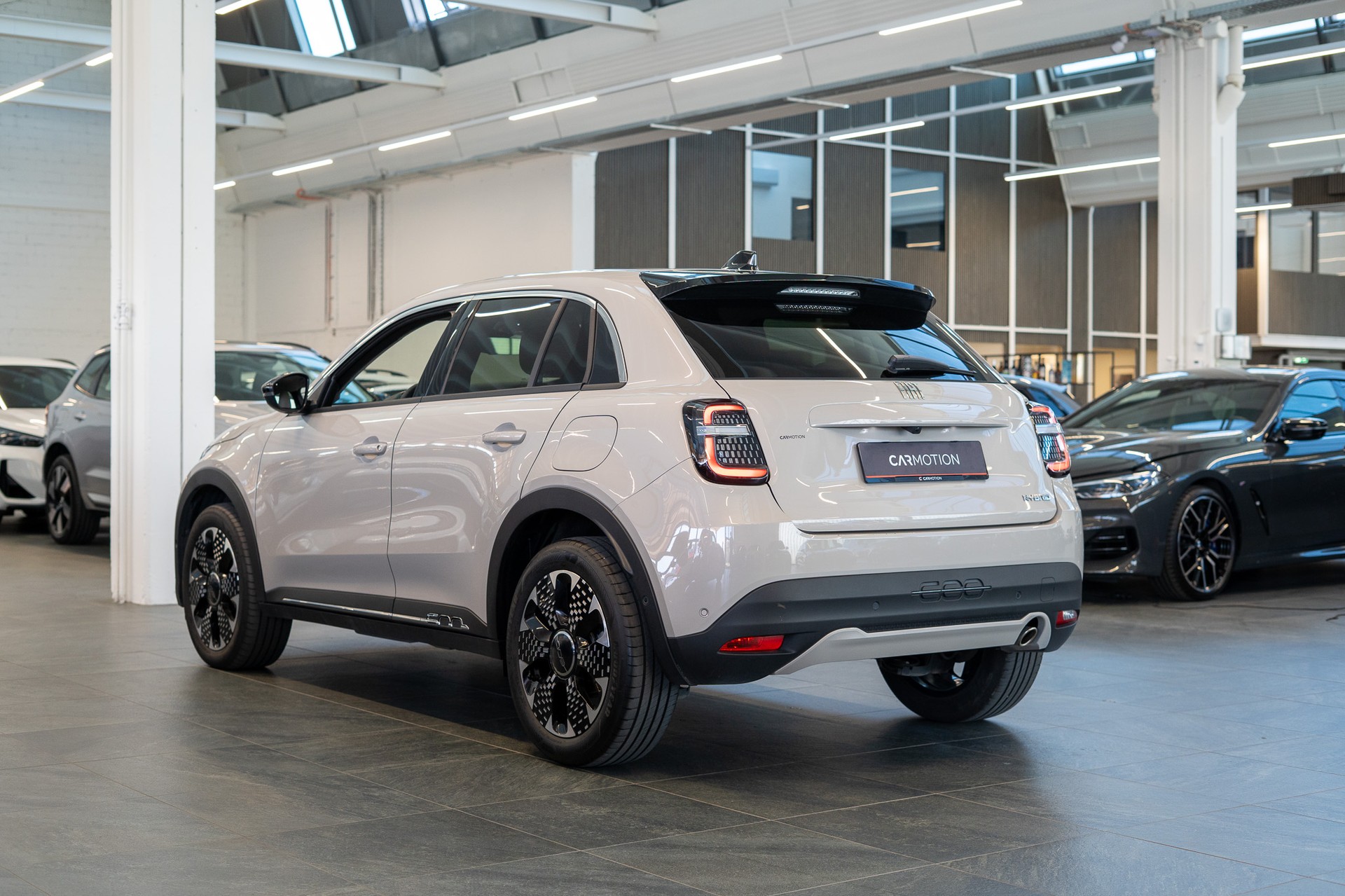 FIAT 600 1.2 Hybrid La Prima / Grigio Cappuccino / Ledersitze / Navi-showroom-element-3