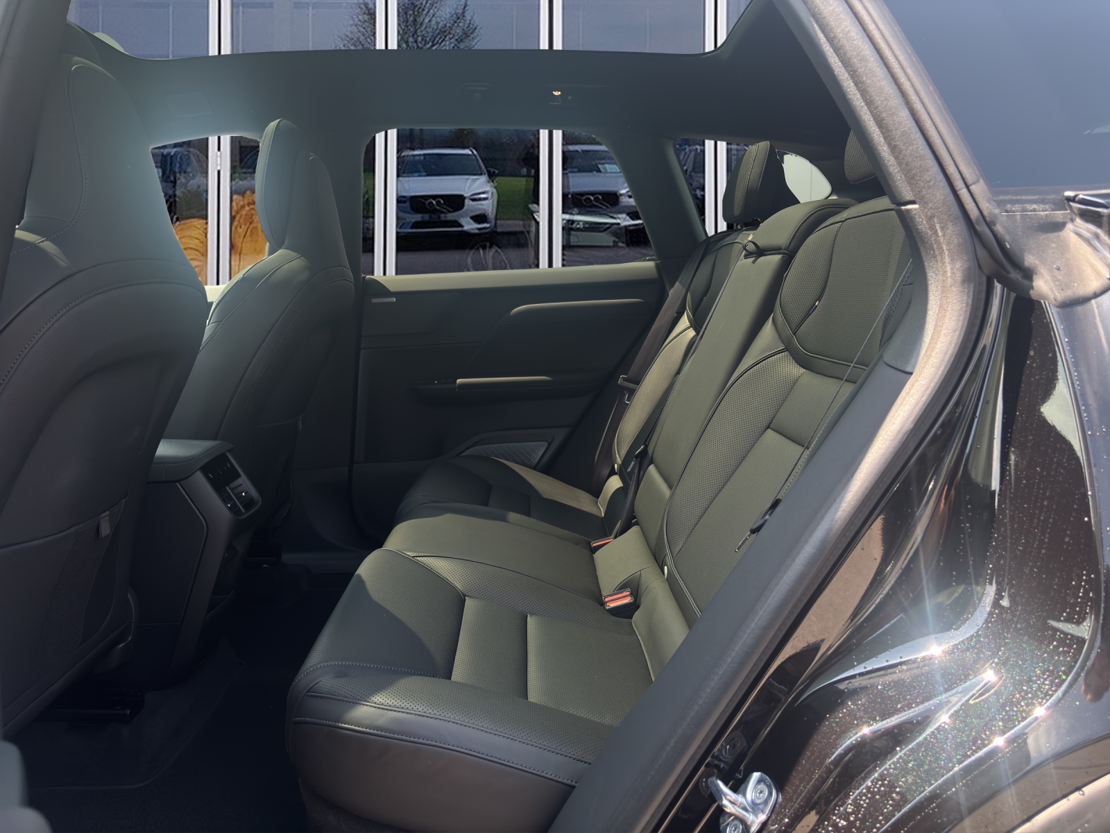 VOLVO EX60 Twin Ultra AWD-image-12