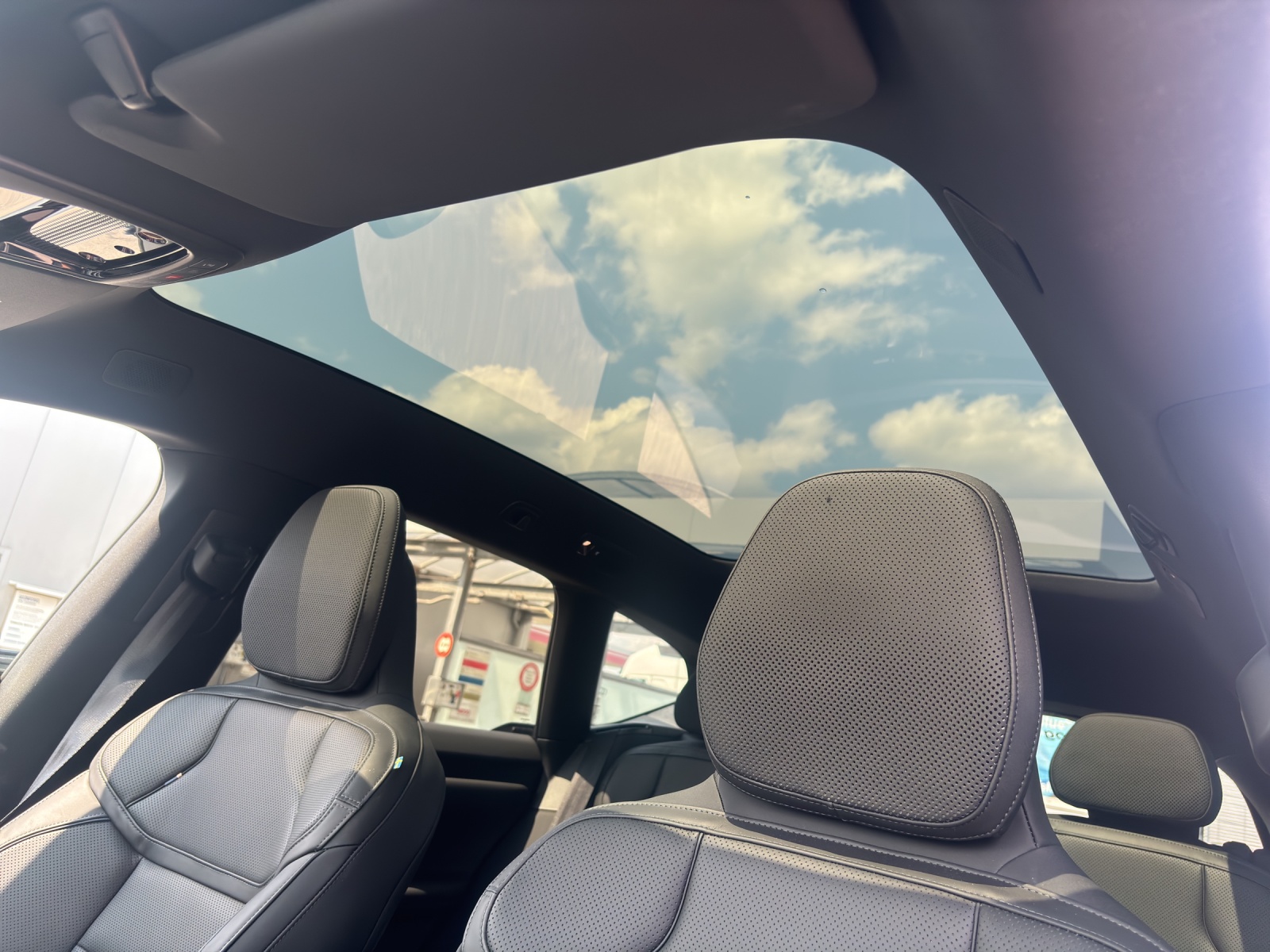VOLVO EX60 Twin Ultra AWD-image-13