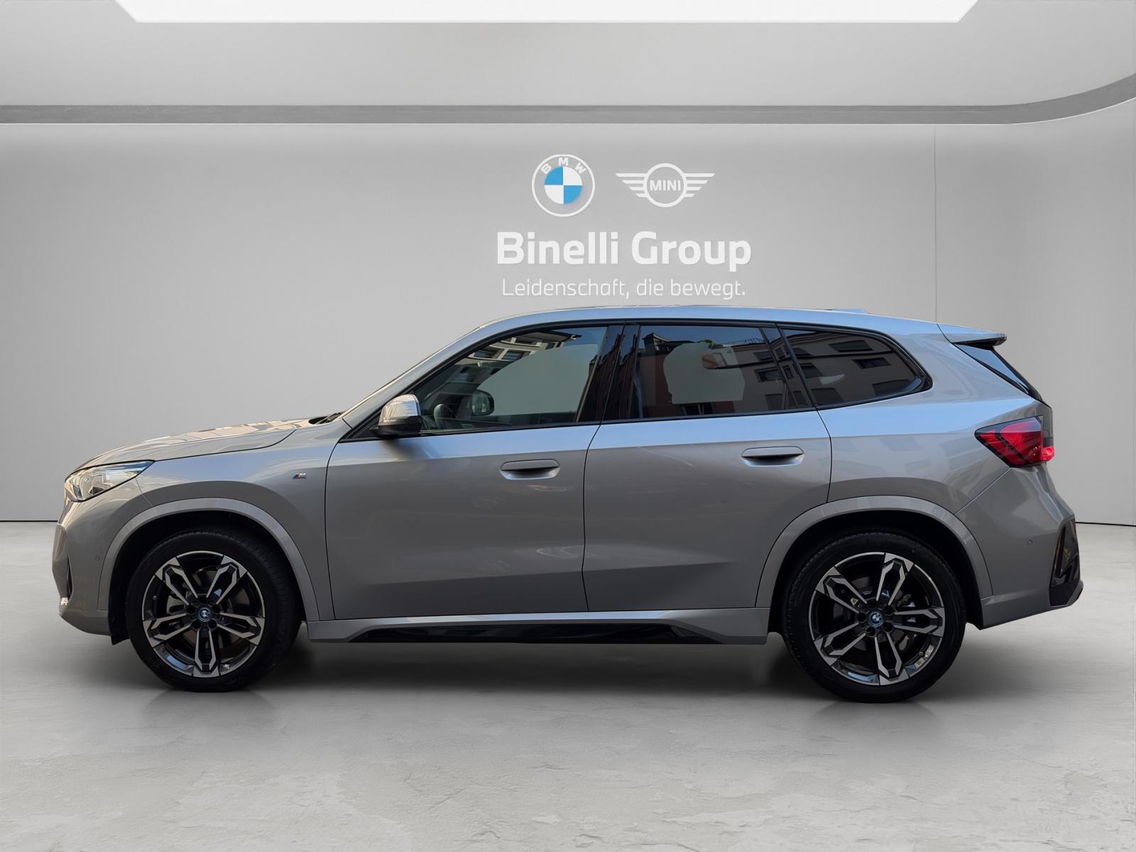 BMW iX1 30 xDrive-showroom-element-3