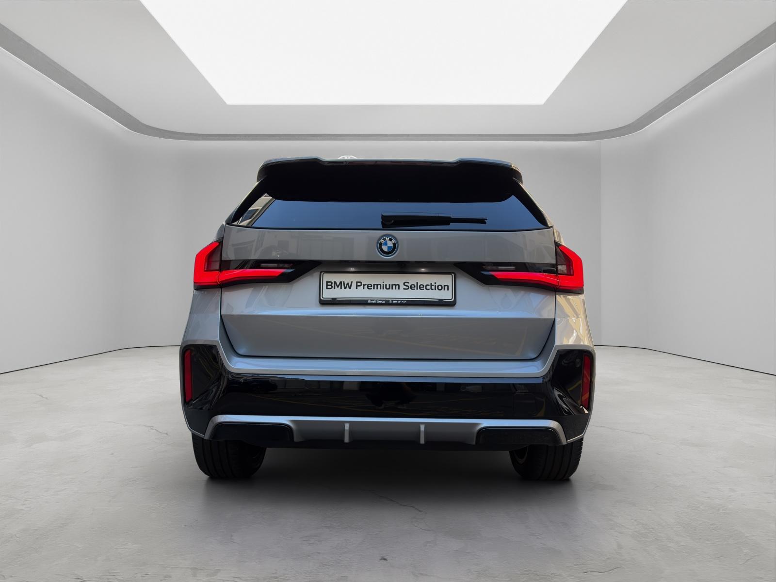 BMW iX1 30 xDrive-image-15