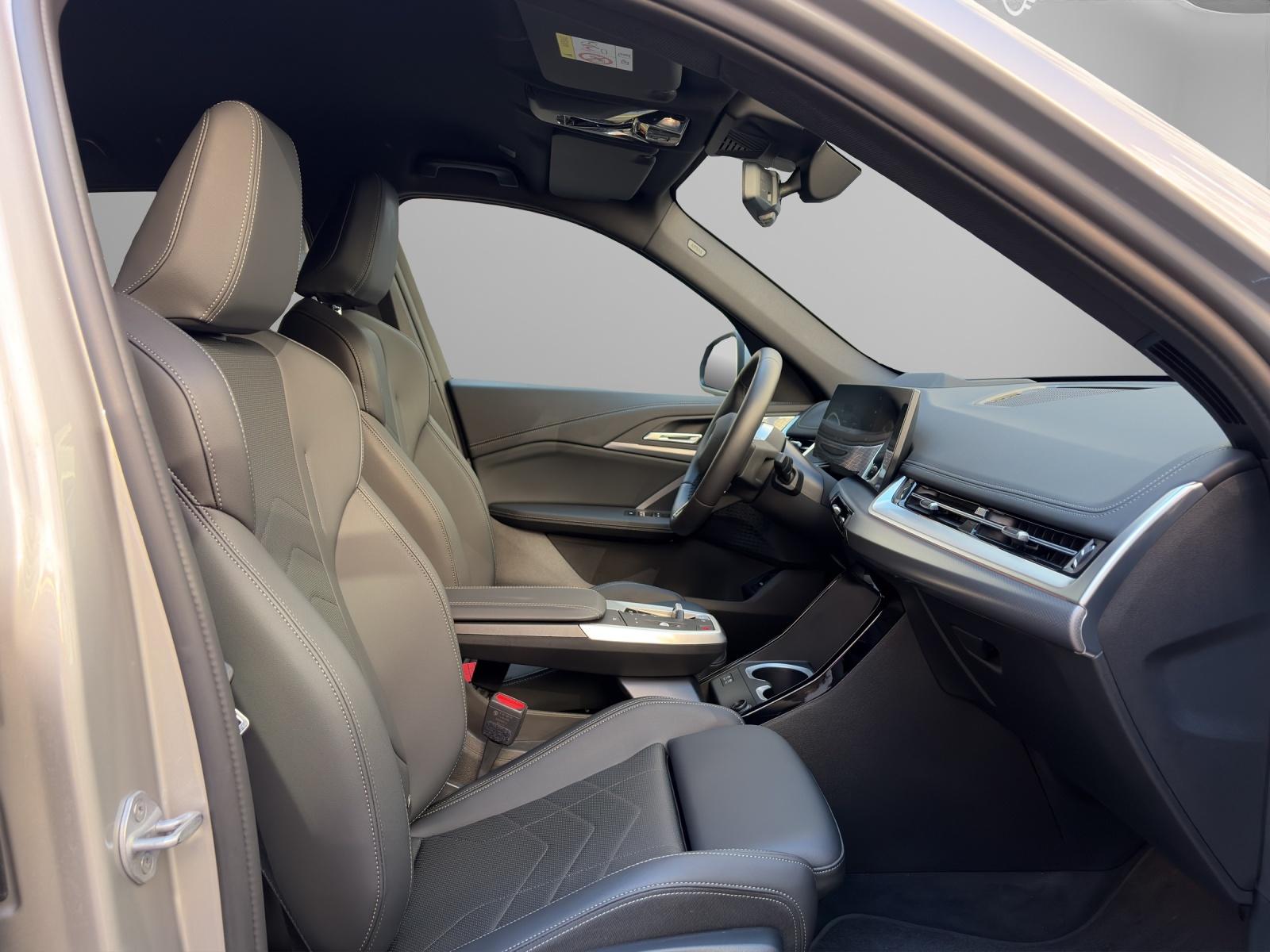 BMW iX1 30 xDrive-image-20