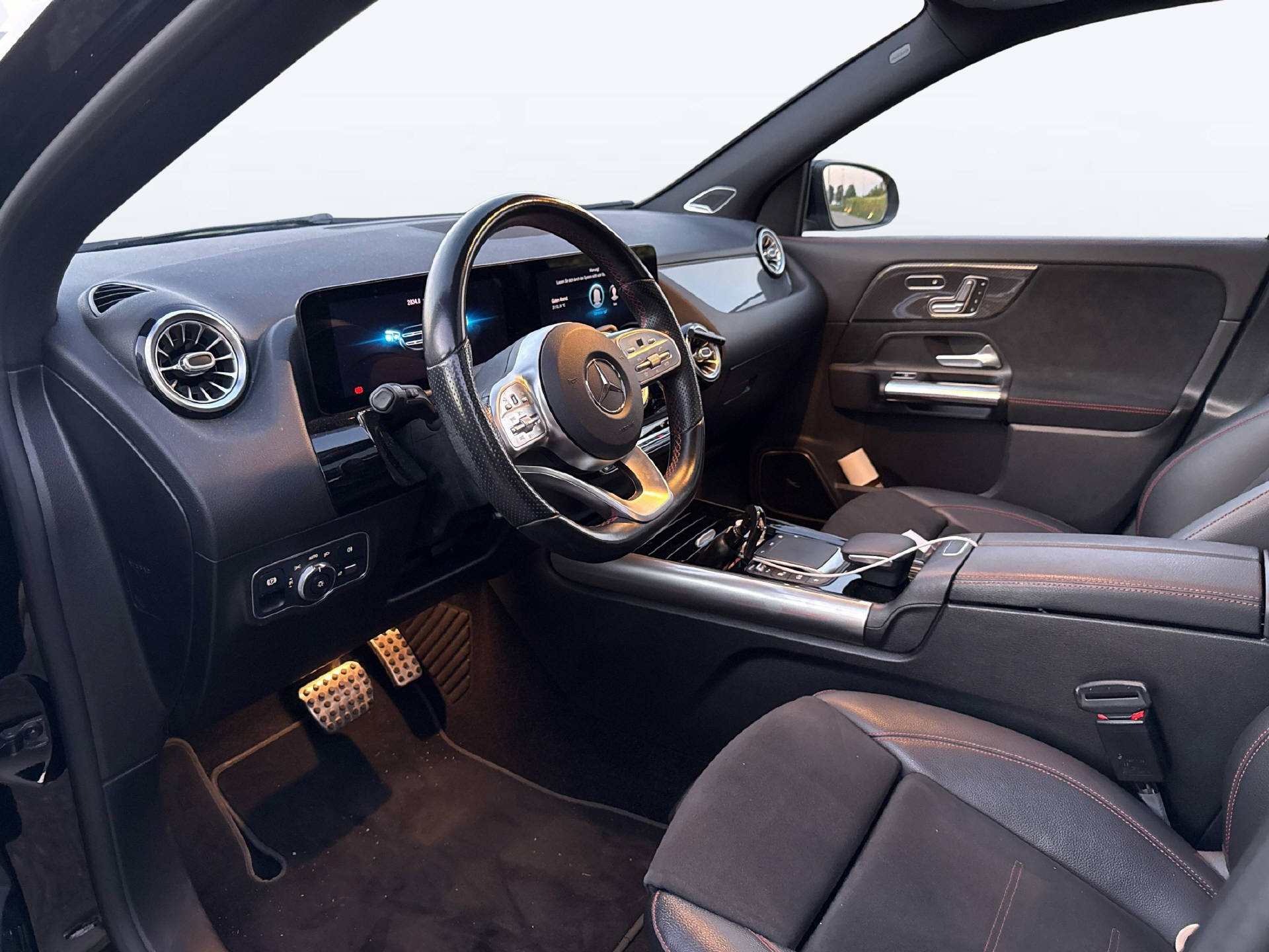 MERCEDES-BENZ GLA 220 d AMG Line 4matic-image-1