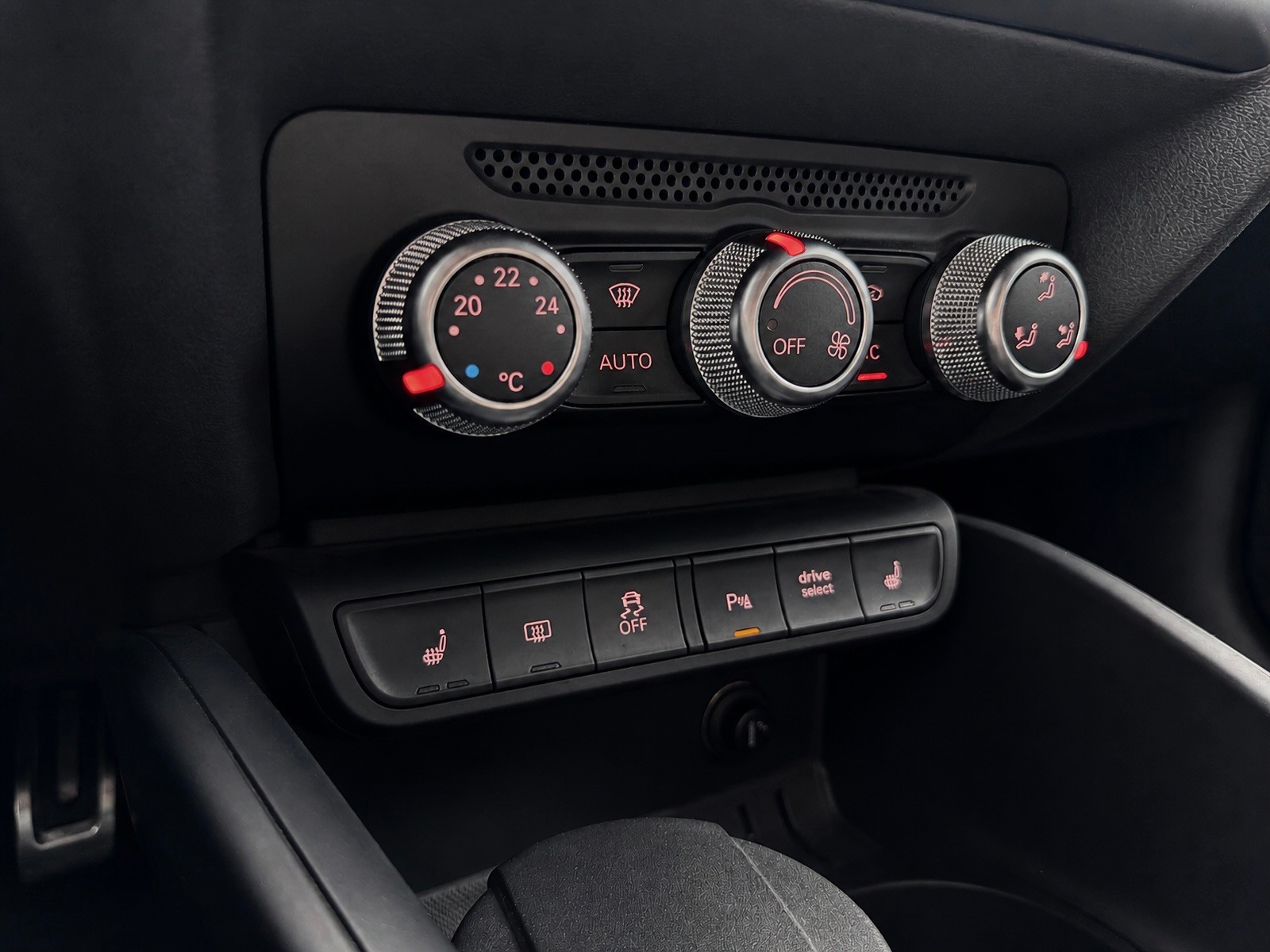 AUDI A1 Sportback 1.4 TFSI Sport-image-14