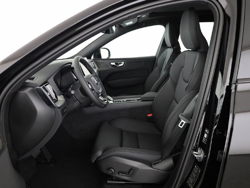 VOLVO XC60 2.0 T6 TE Plus Dark eAWD-showroom-element-1