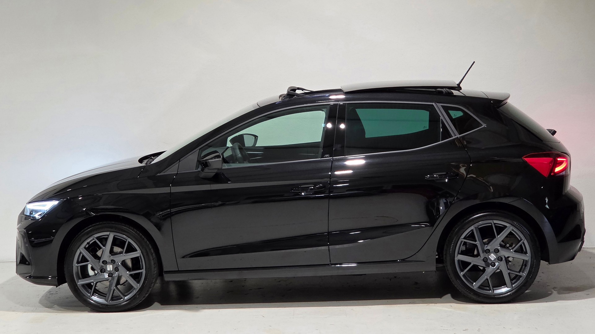 SEAT Ibiza 1.5 EcoTSI Hola FR DSG-showroom-element-1
