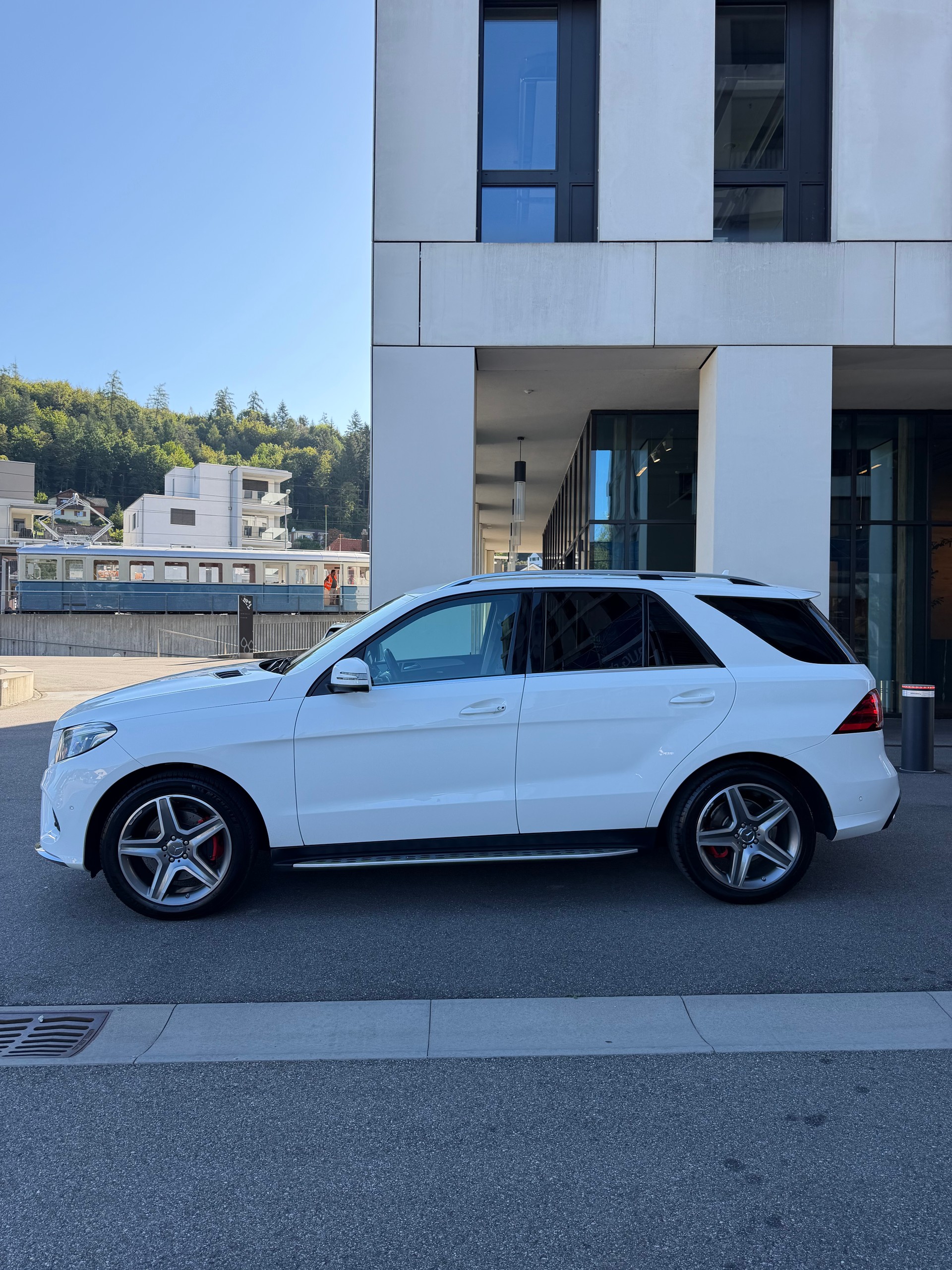 MERCEDES-BENZ GLE 350 d 4Matic 9G-Tronic-showroom-element-2
