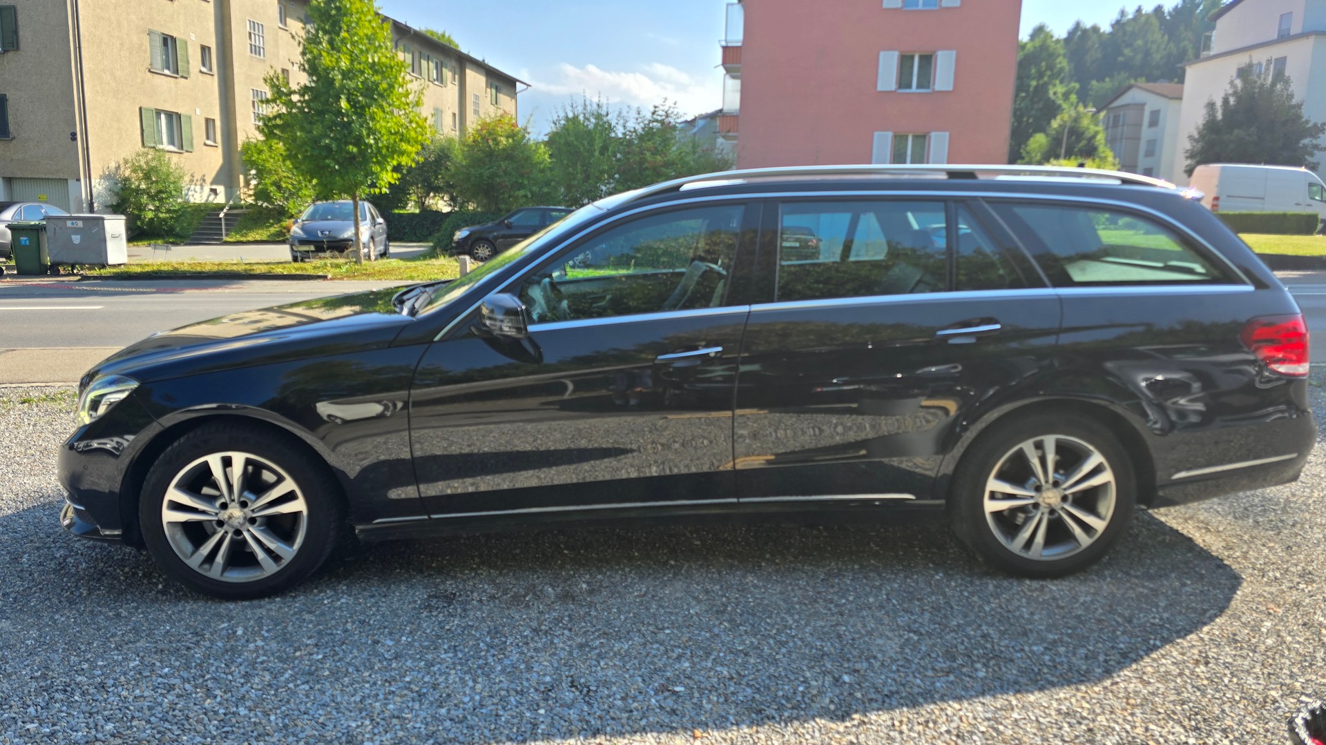 MERCEDES-BENZ E 250 BlueTEC 4Matic 7G-Tronic-showroom-element-1