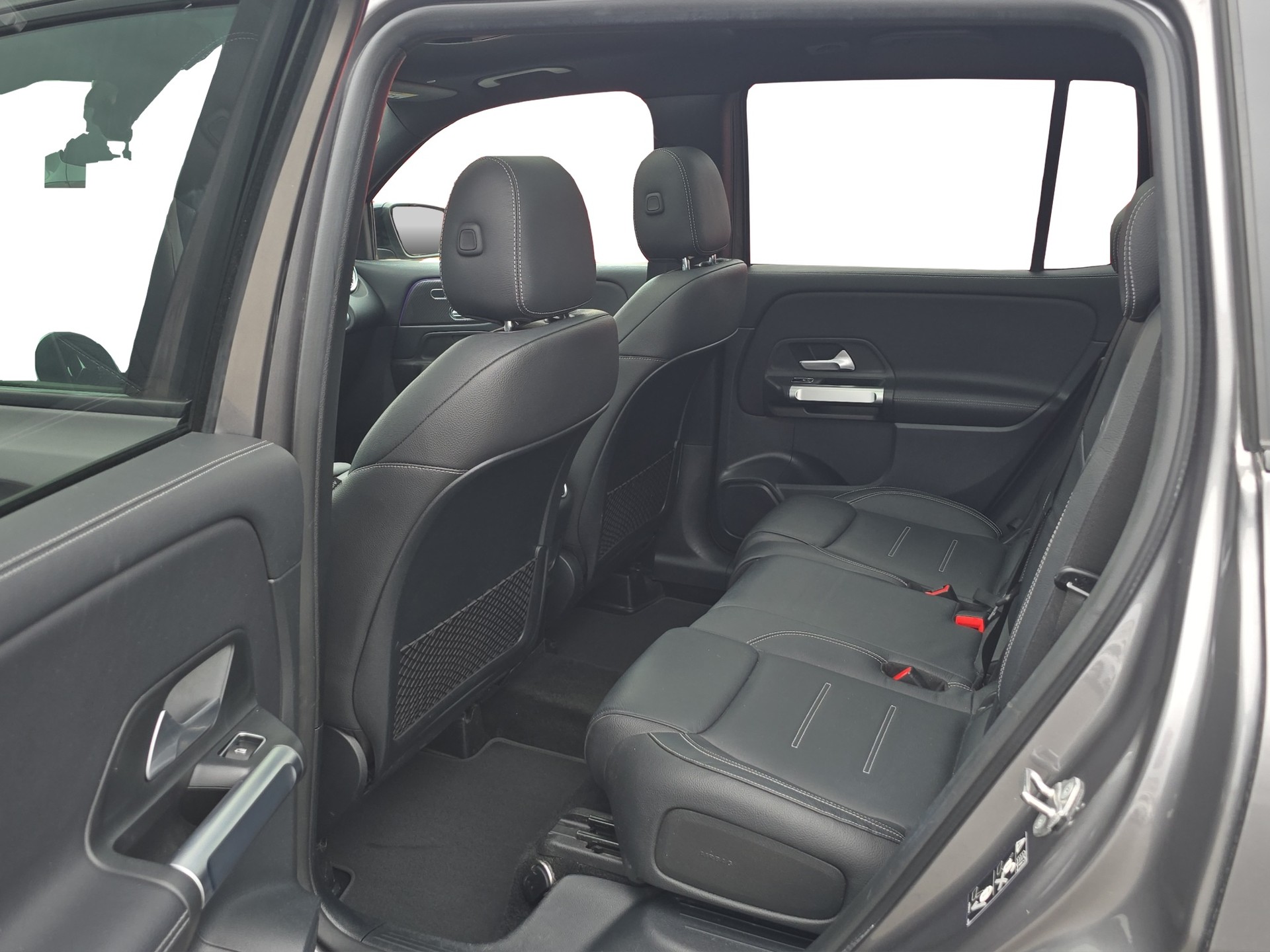 MERCEDES-BENZ GLB 250 4Matic AMG Line 8G-Tronic-image-9
