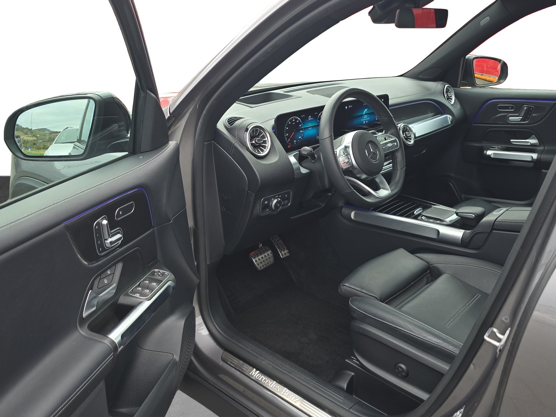 MERCEDES-BENZ GLB 250 4Matic AMG Line 8G-Tronic-image-6