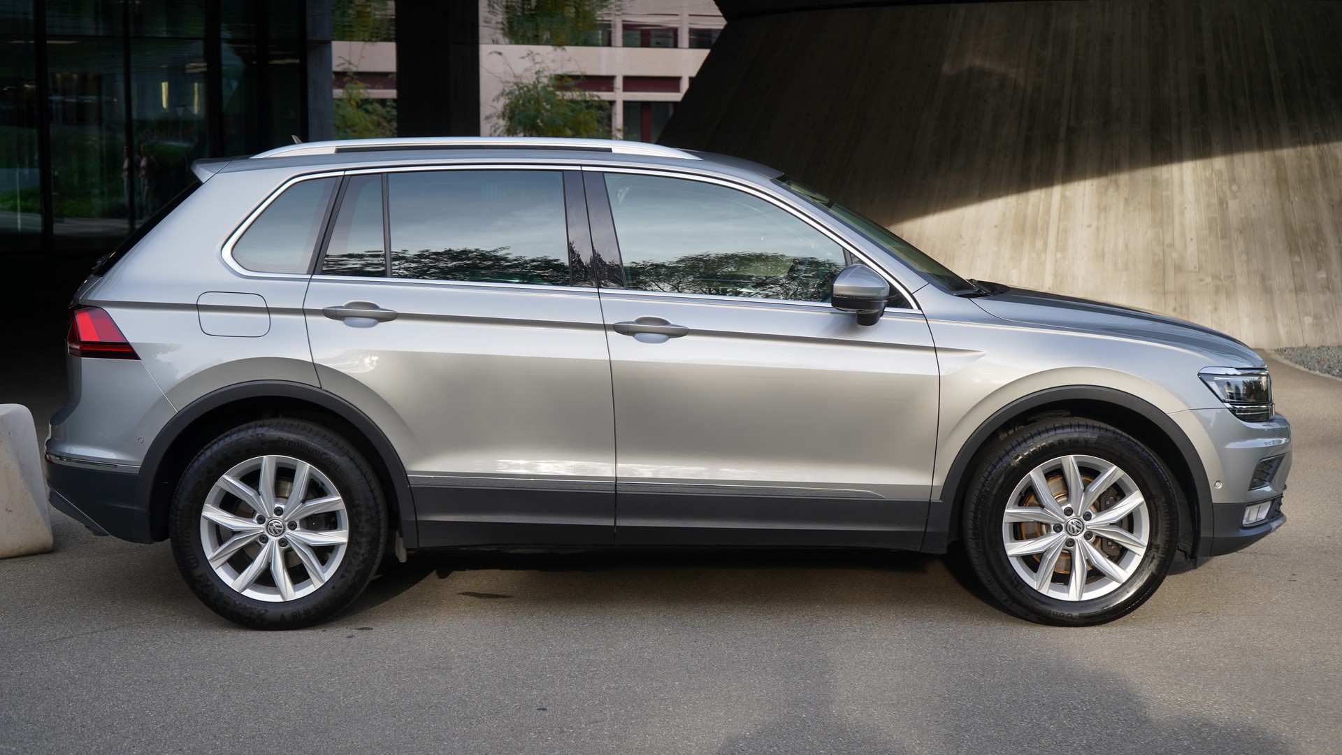 VW Tiguan 2.0TSI Highline 4Motion DSG-showroom-element-3