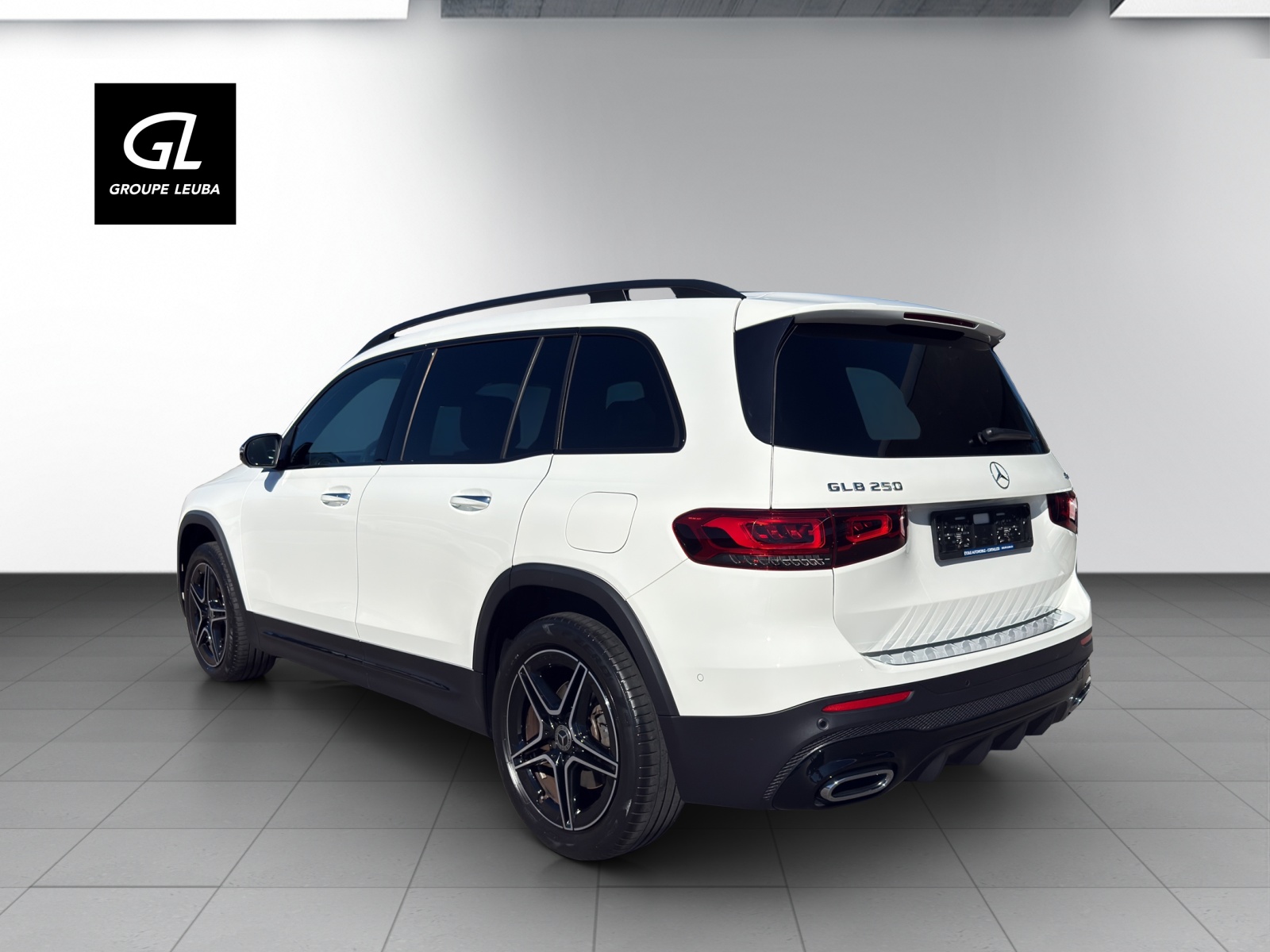 MERCEDES-BENZ GLB 250 AMG Line 4 MATIC-showroom-element-3