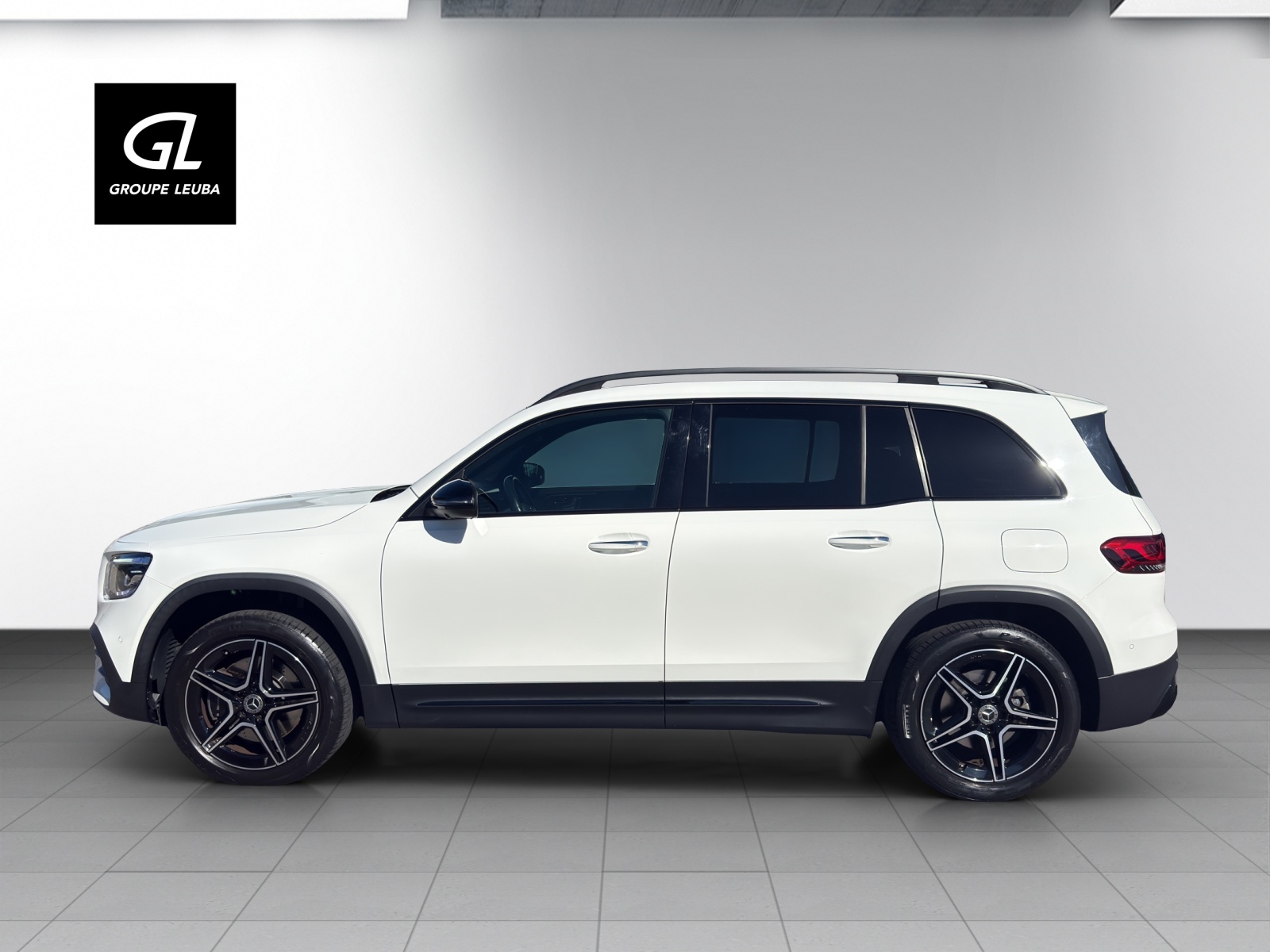 MERCEDES-BENZ GLB 250 AMG Line 4 MATIC-showroom-element-2