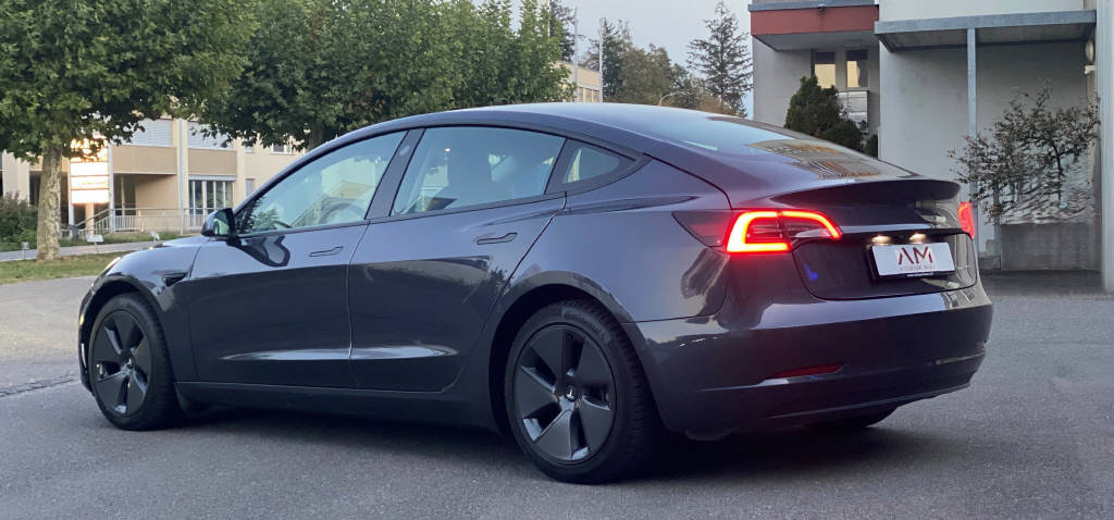 TESLA Model 3 Long Range D-image-10