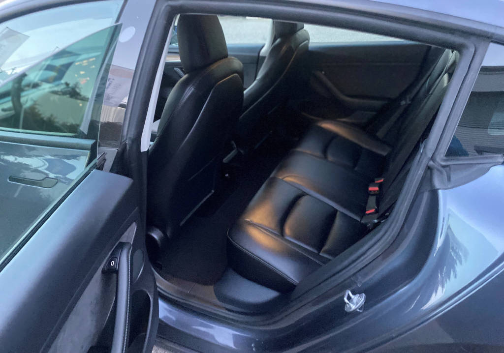 TESLA Model 3 Long Range D-image-8