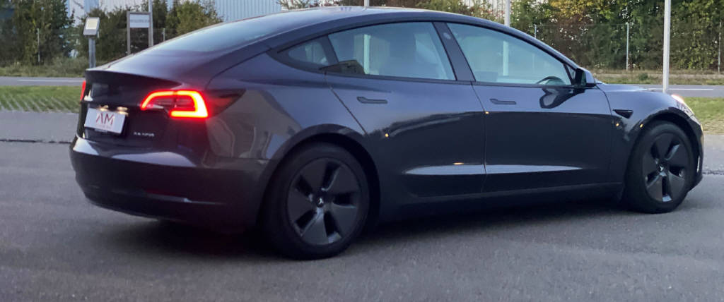 TESLA Model 3 Long Range D-image-12