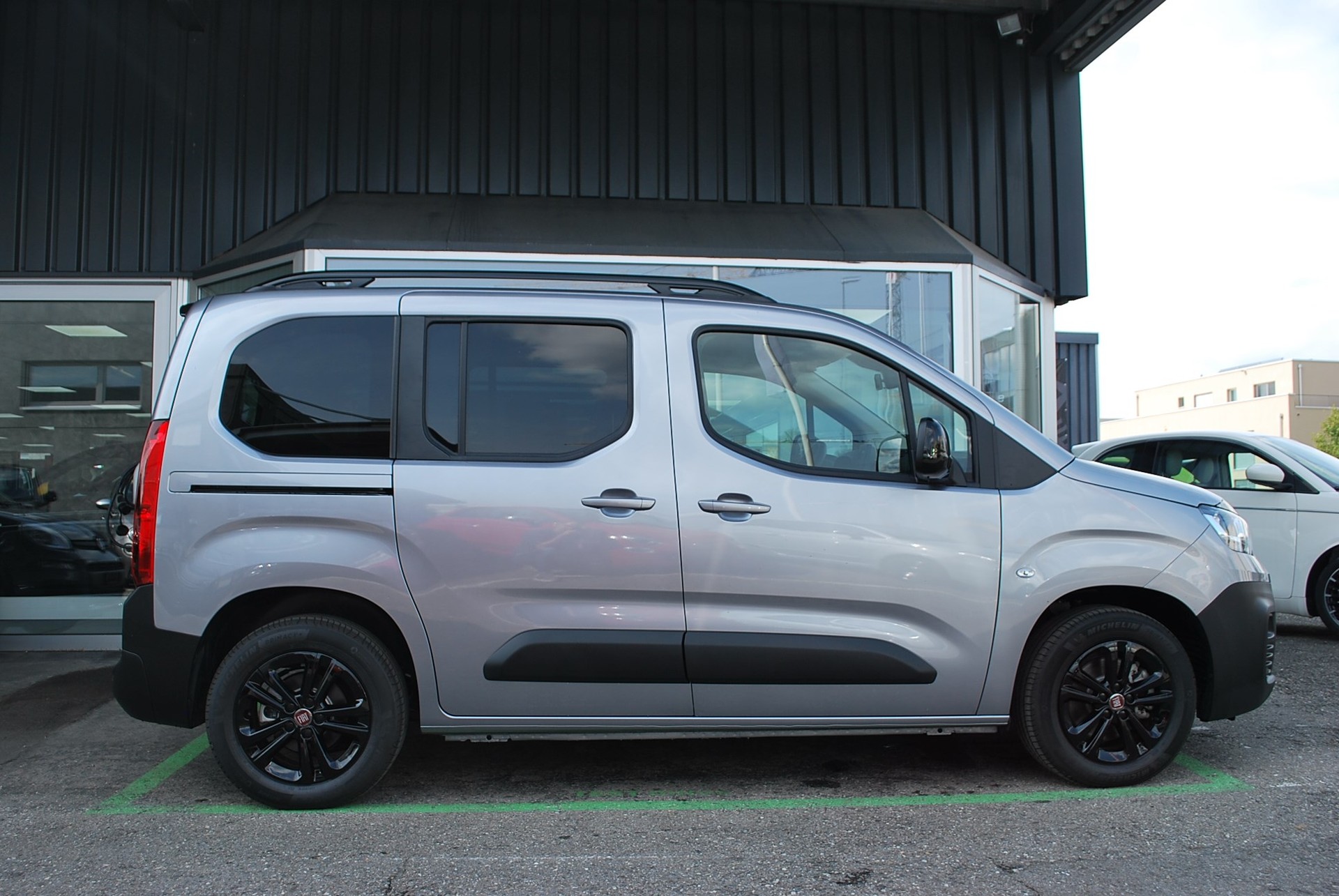 FIAT DOBLO Elektro PW L1 50kWl Launch Edition-image-2