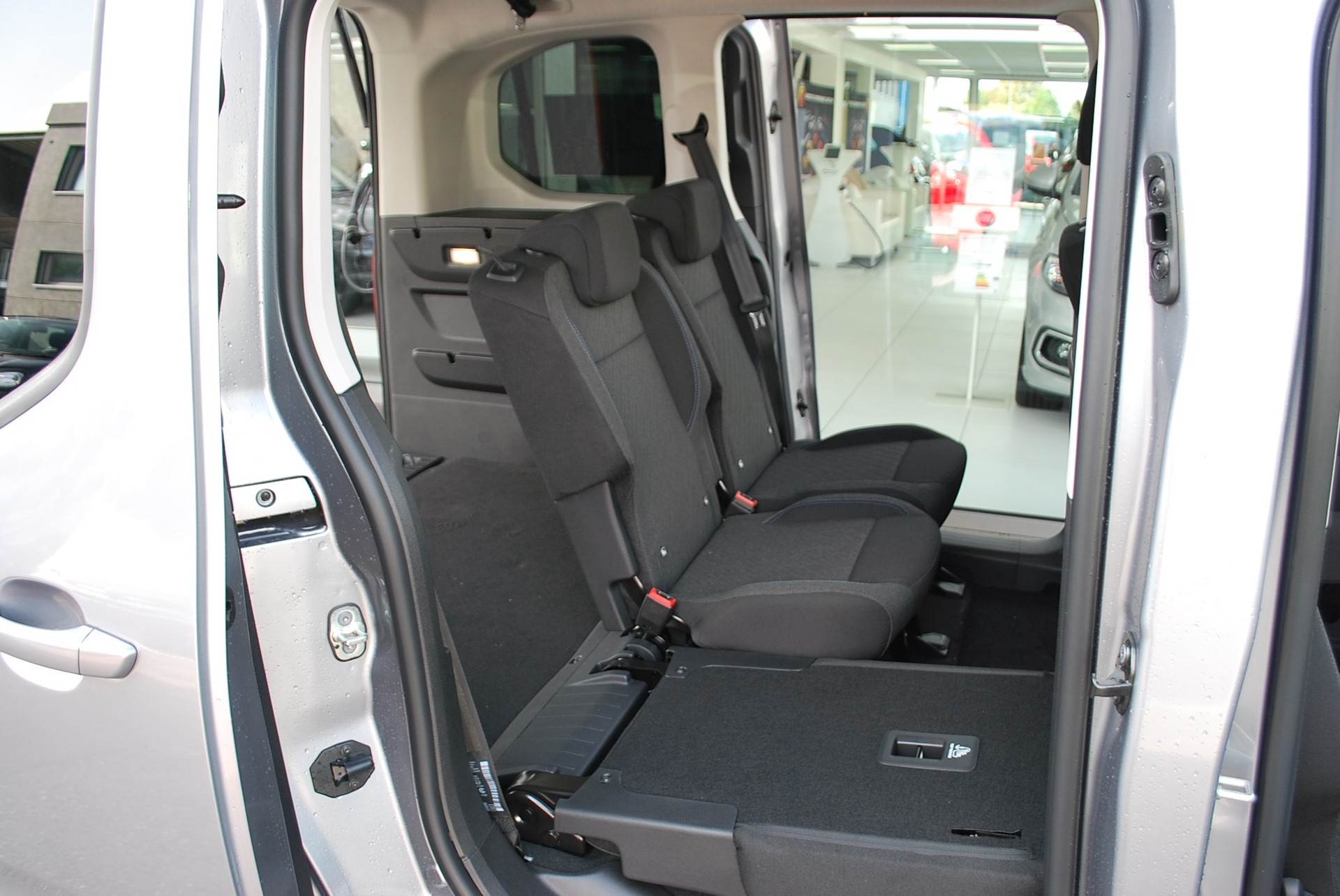 FIAT DOBLO Elektro PW L1 50kWl Launch Edition-image-10
