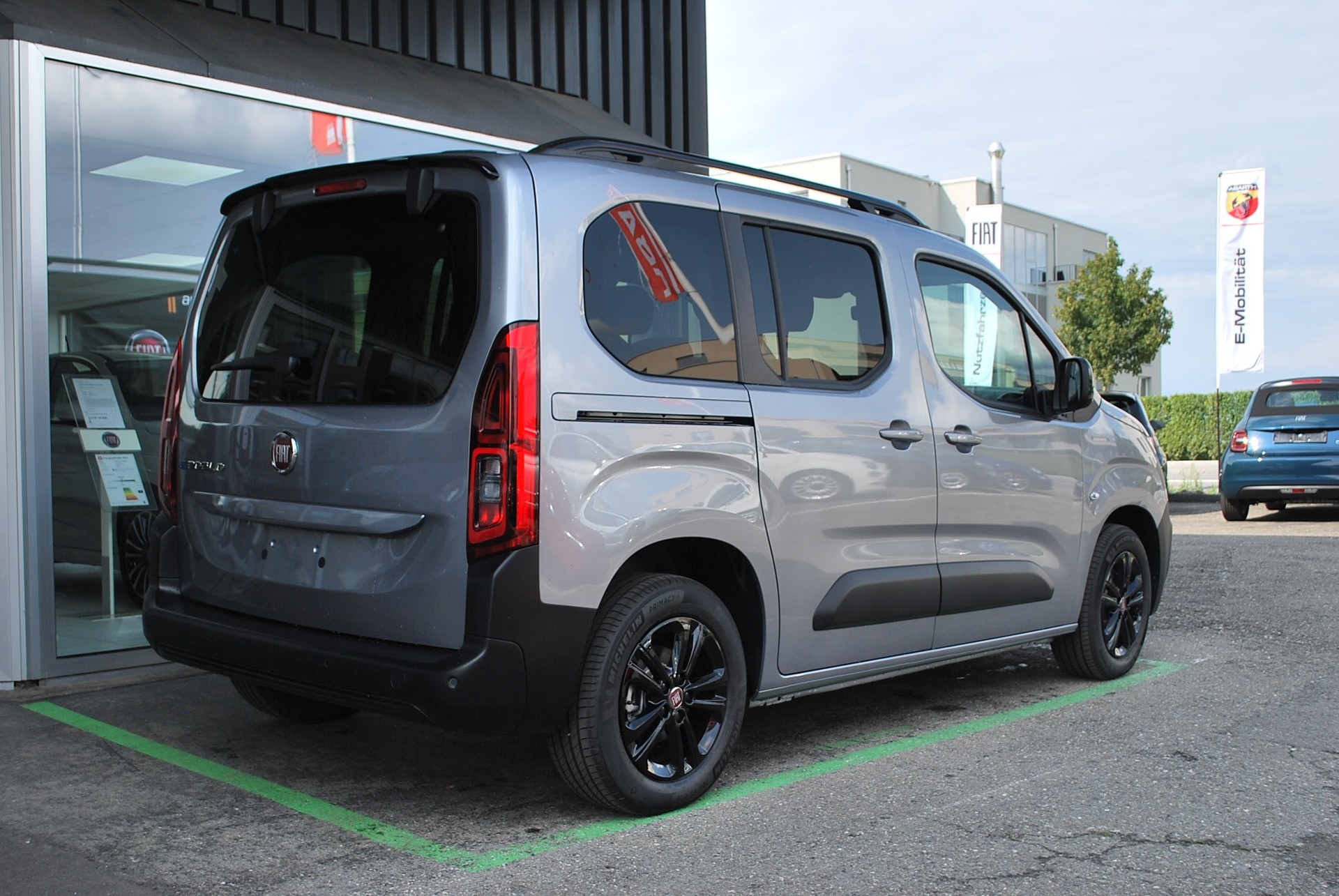 FIAT DOBLO Elektro PW L1 50kWl Launch Edition-image-3