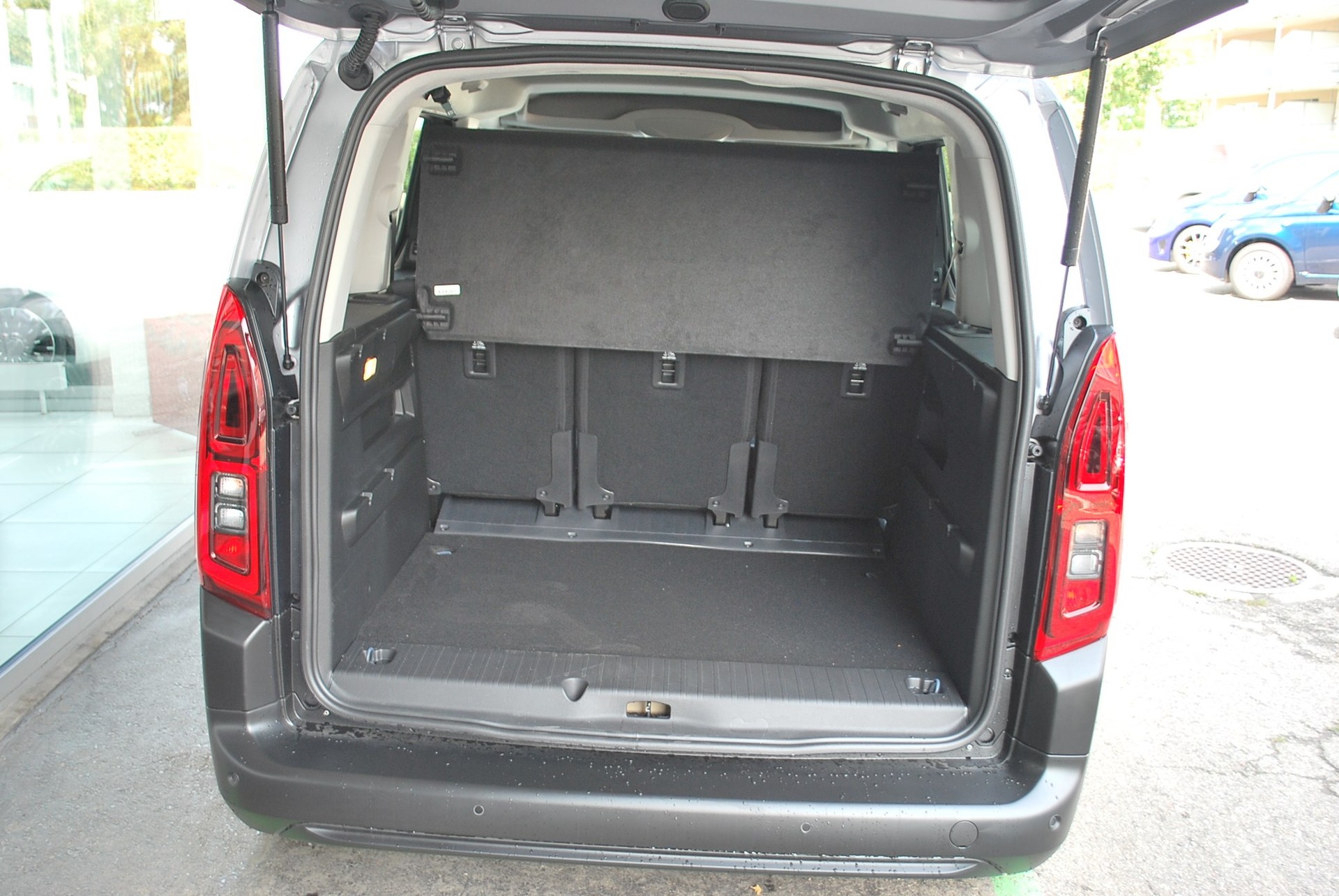 FIAT DOBLO Elektro PW L1 50kWl Launch Edition-image-5
