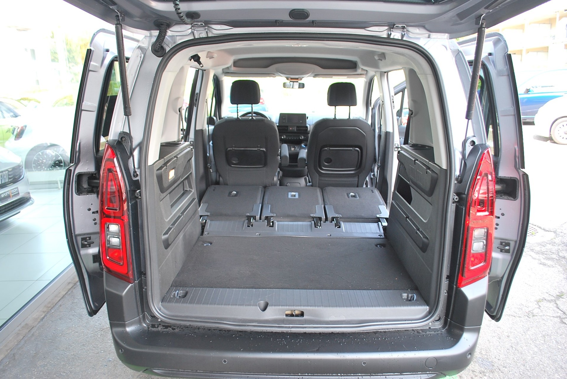 FIAT DOBLO Elektro PW L1 50kWl Launch Edition-image-6