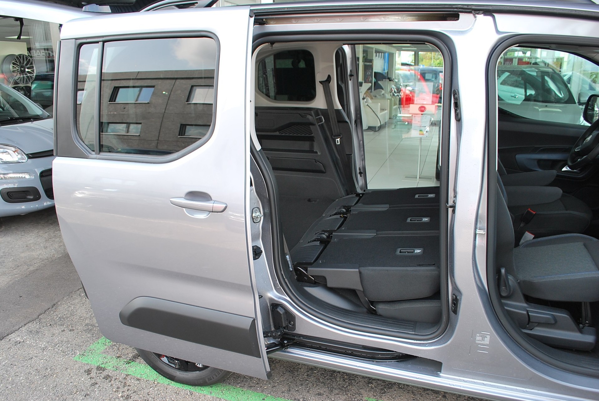 FIAT DOBLO Elektro PW L1 50kWl Launch Edition-image-7