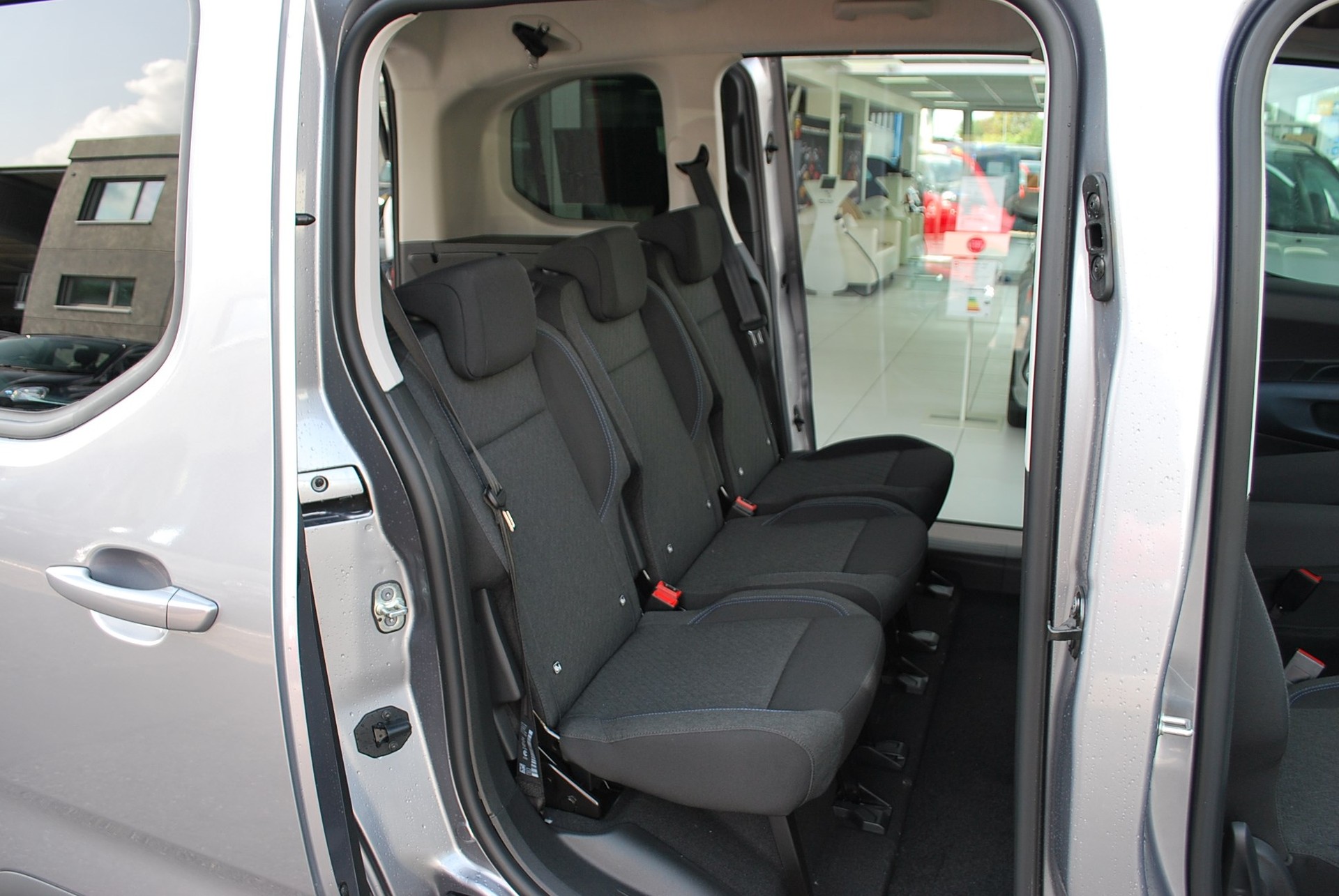 FIAT DOBLO Elektro PW L1 50kWl Launch Edition-image-9