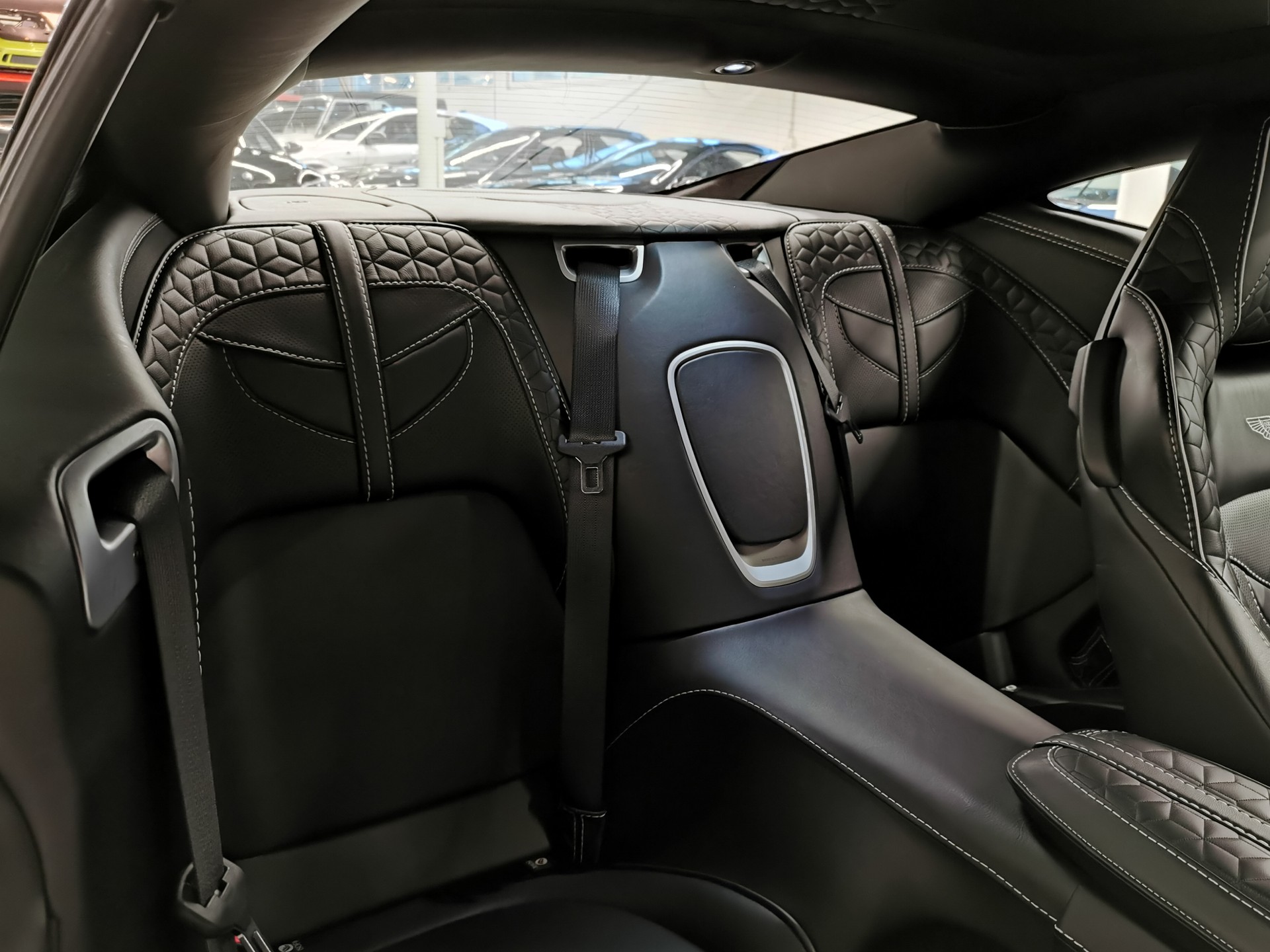 ASTON MARTIN DBS Coupé Superleggera 🇨🇭SUPER SELTENES INTERIEUR IN HÖCHSTER LEDERQUALITÄT! Q EXCLUSIVE-image-11